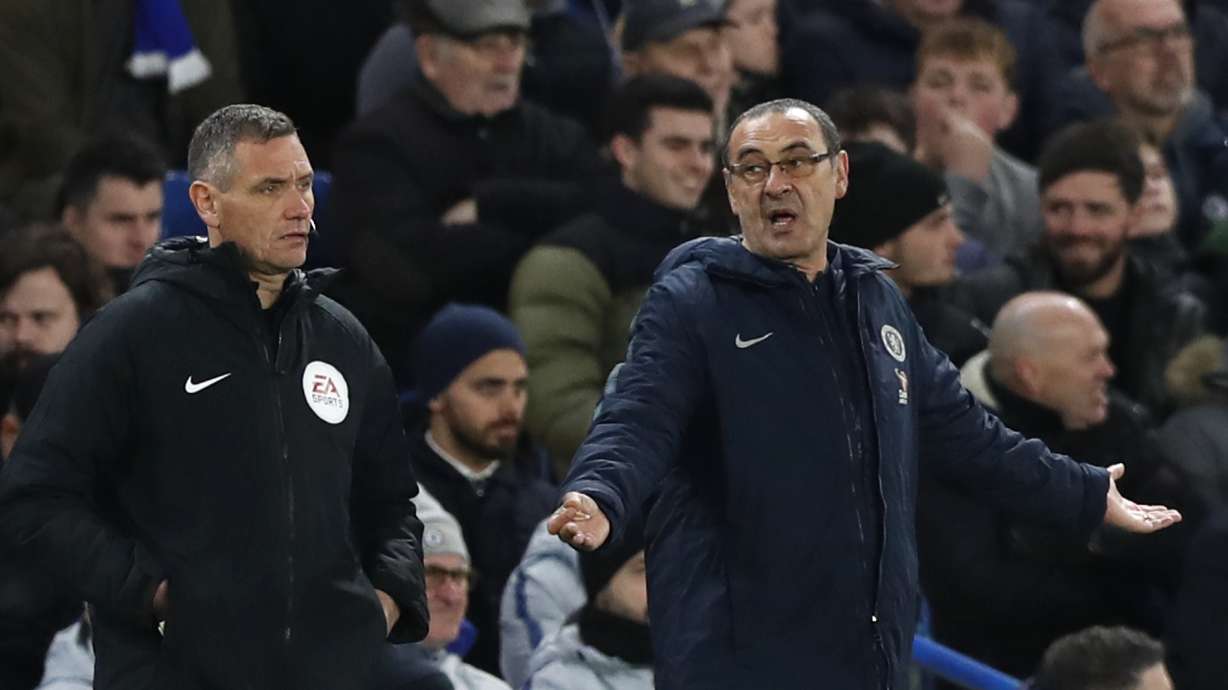 Chelsea coach Sarri looking for run of wins to appease fans