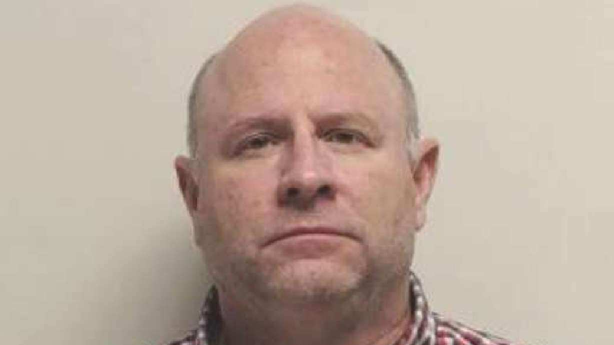 Former vice squad officer sentenced for offering to manage prostitute