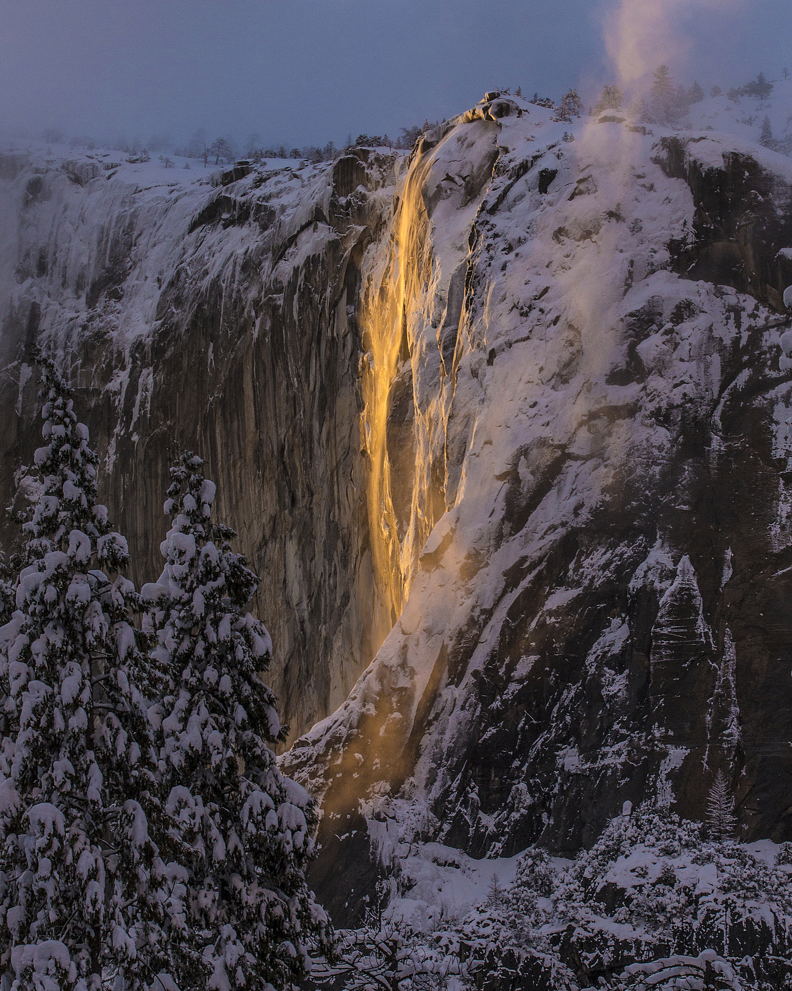 'Firefall' phenomenon wows visitors to Yosemite's El Capitan