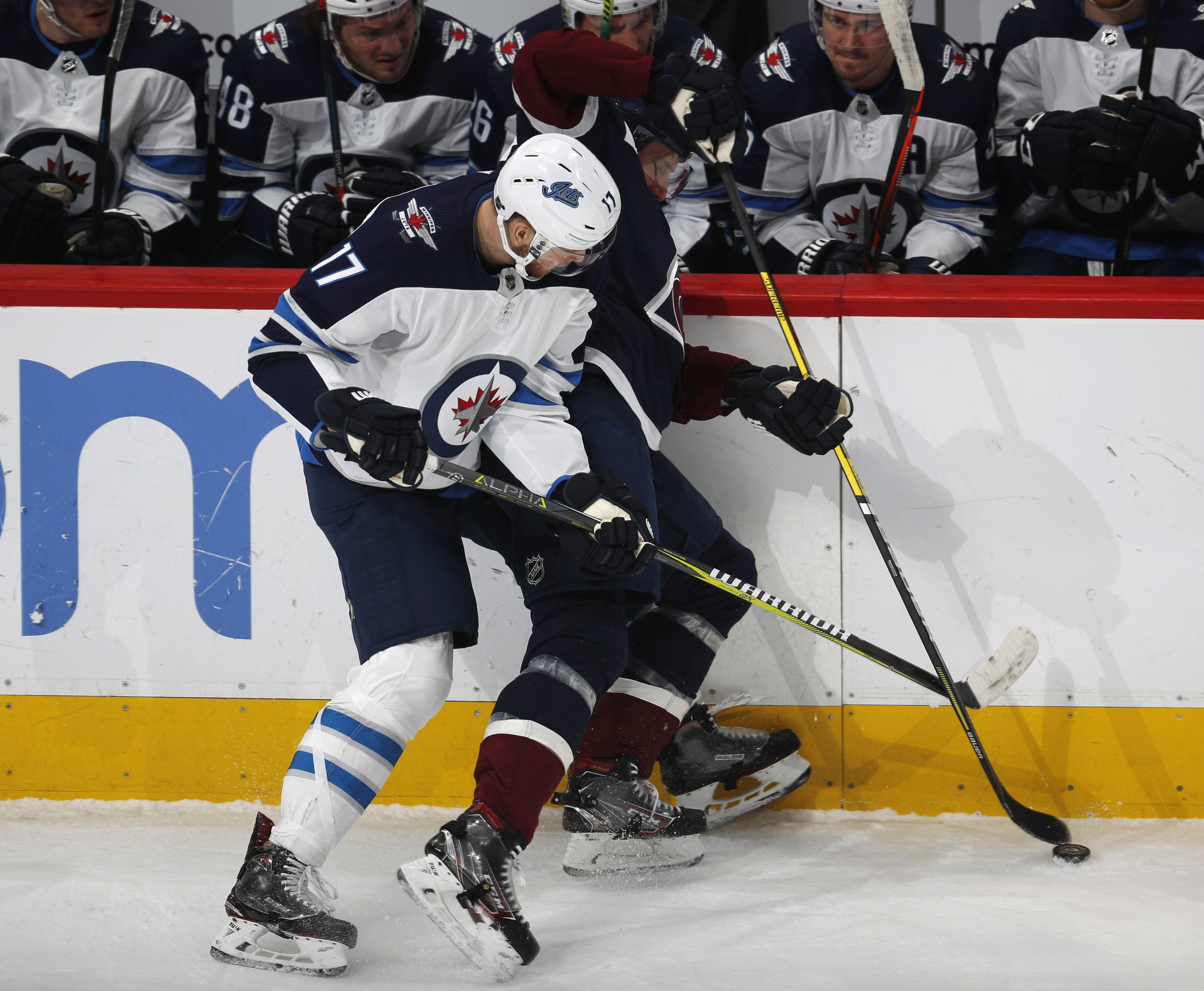MacKinnon, Calvert score 11 seconds apart; Avs beat Jets 7-1