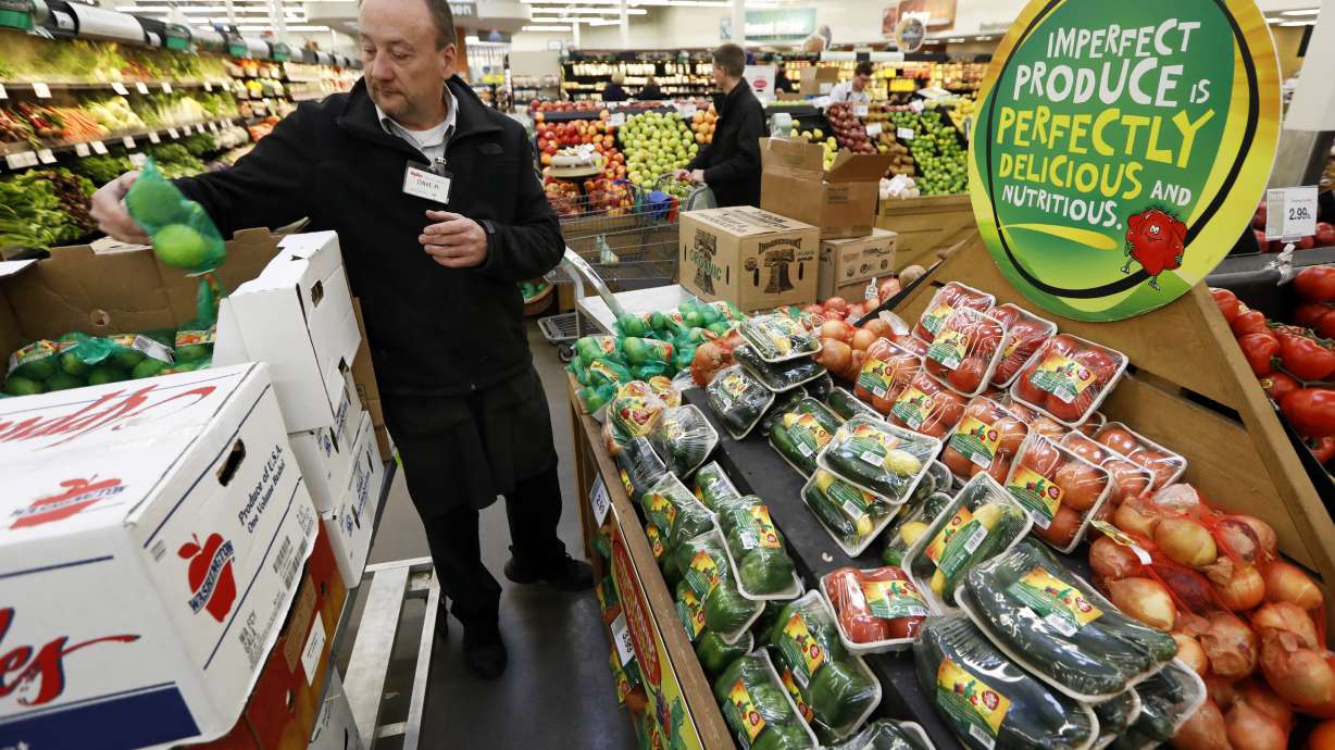 'Ugly produce' trend may have limits, as grocers end tests