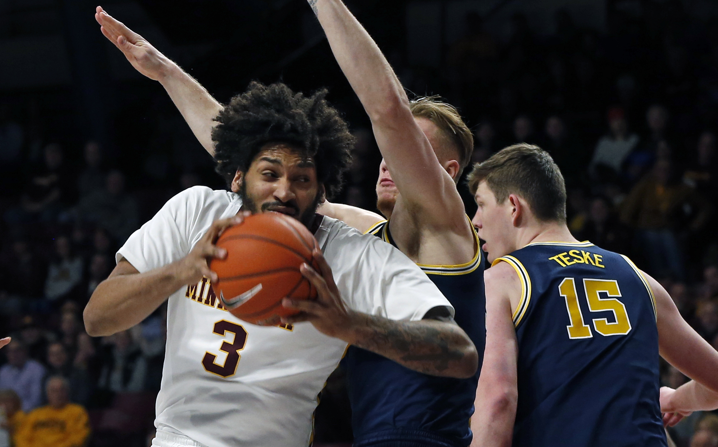 Poole has 22 points, No. 7 Michigan beats Minnesota 69-60