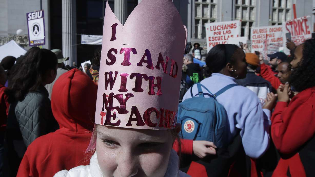 Oakland teachers joined by parents, students on picket lines