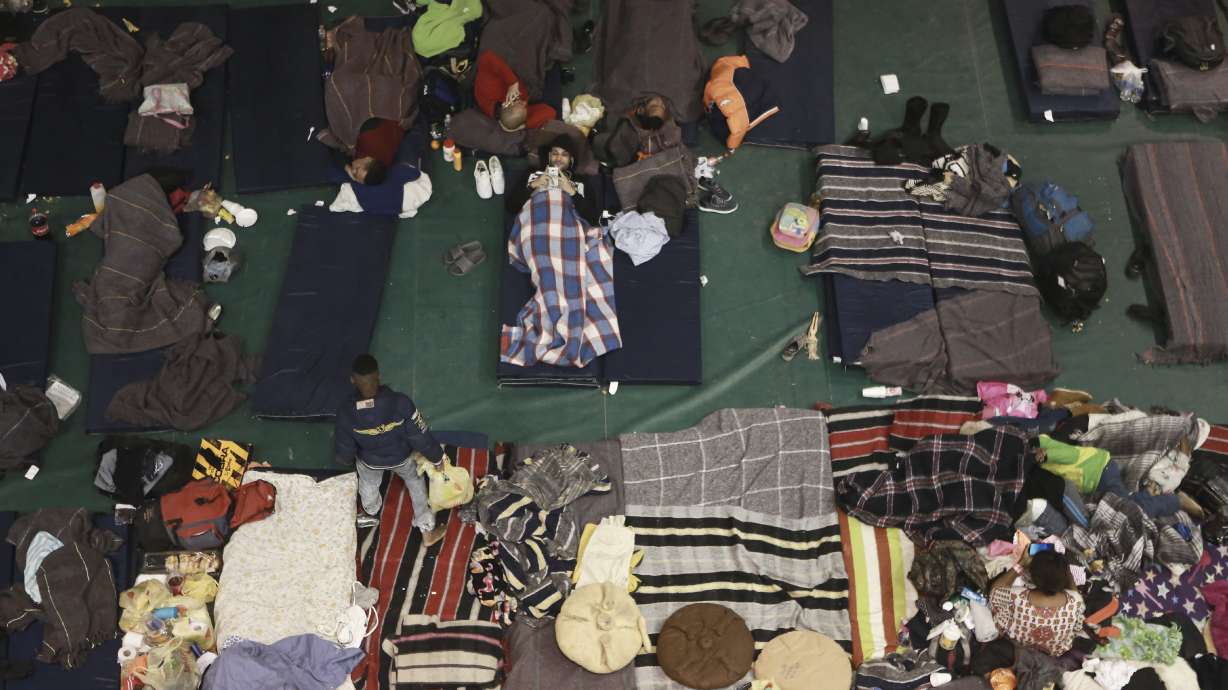 Border agents install razor wire at El Paso bridges