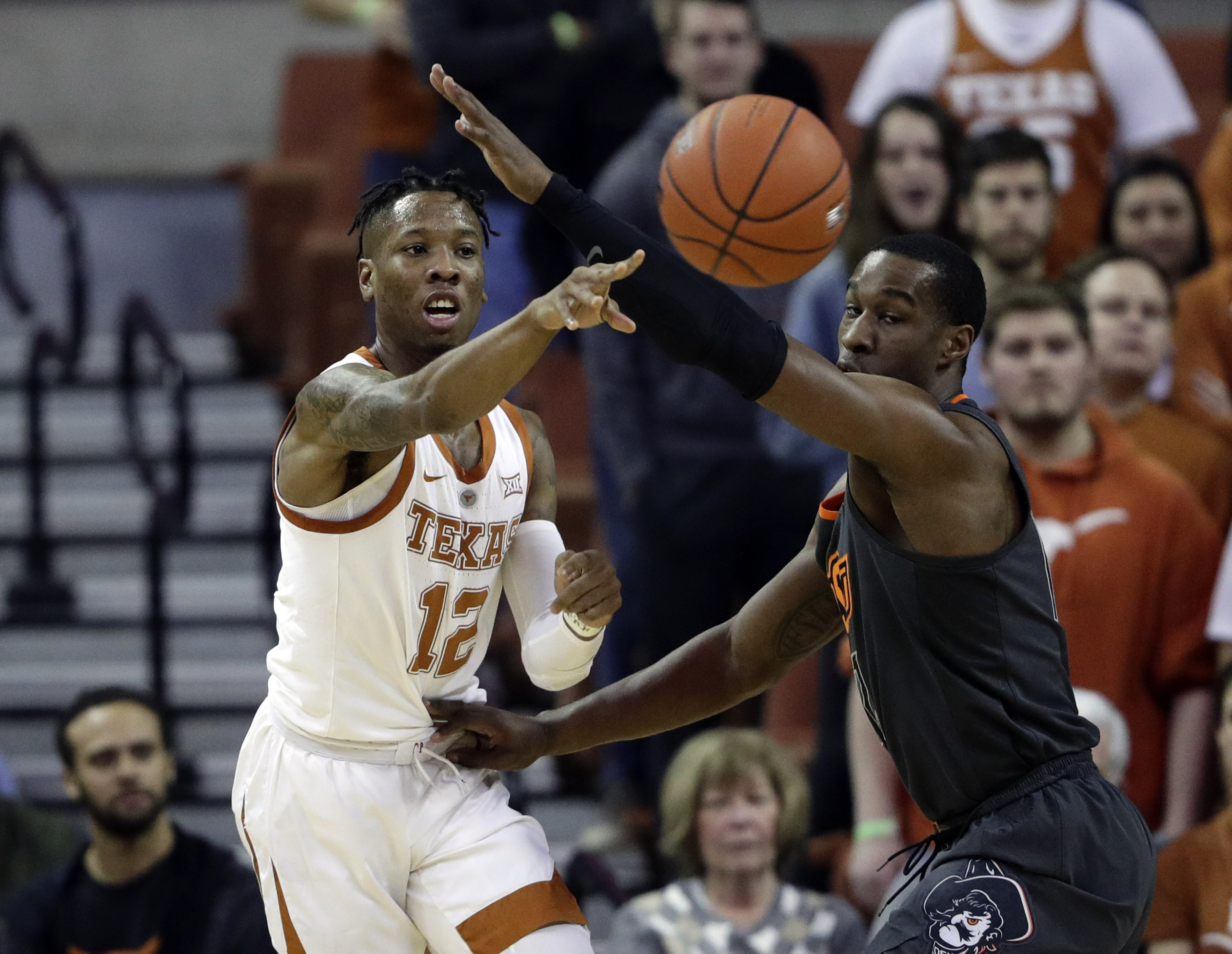 Texas senior Kerwin Roach suspended for team rules violation