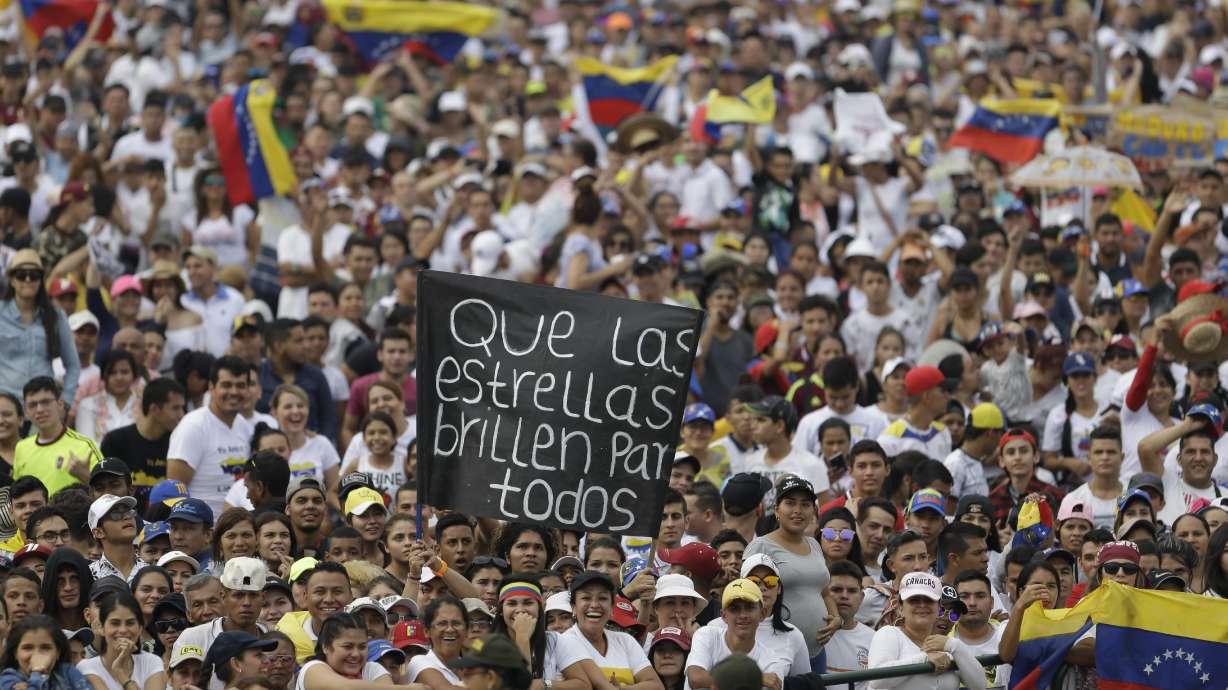 The Latest: Pompeo urges Venezuelan troops to let aid in