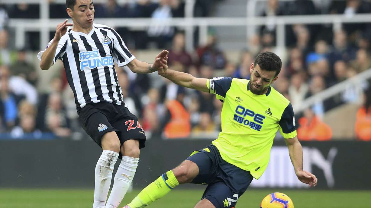 Newcastle beats 10-man Huddersfield 2-0 in Premier League