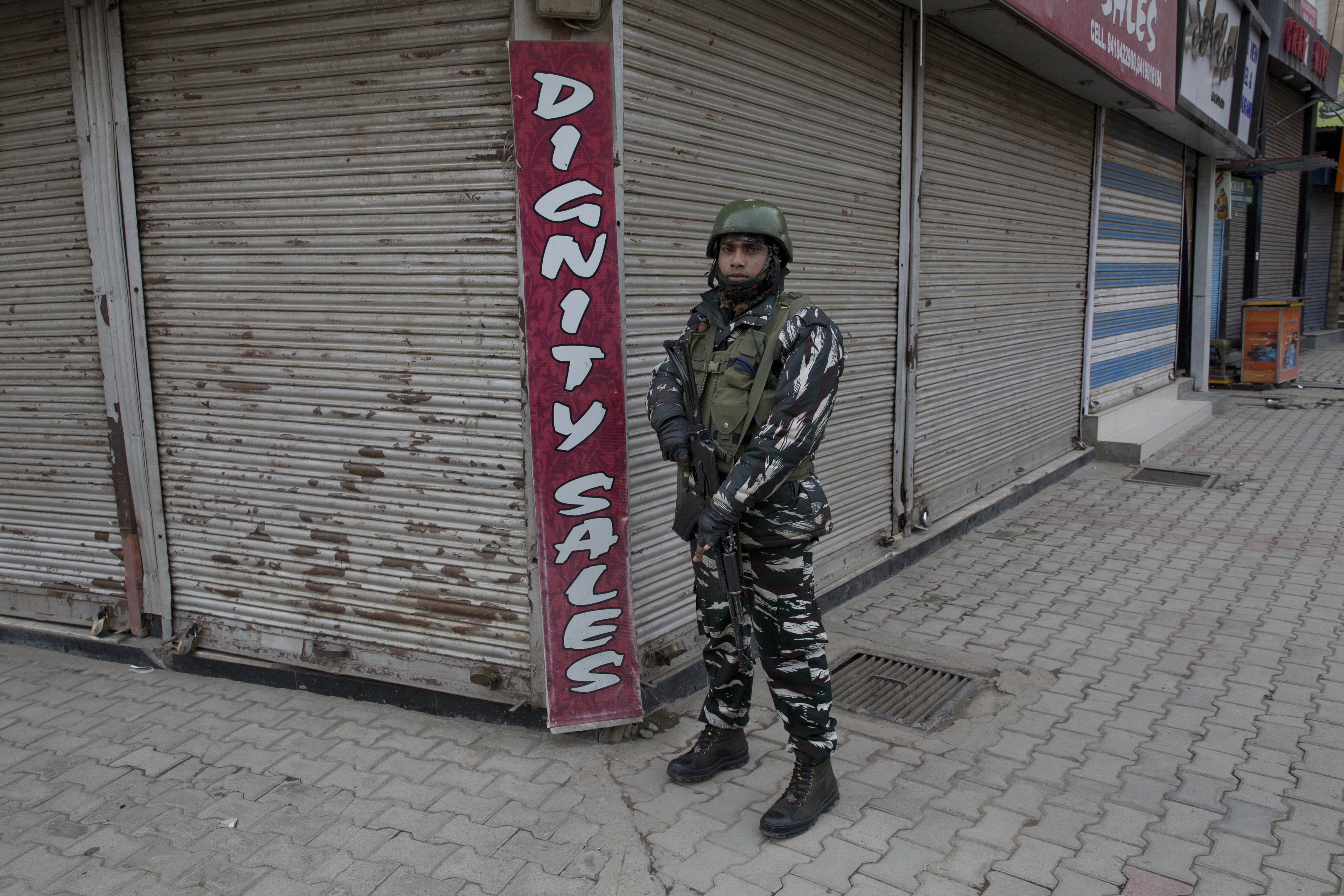 5 dead in Kashmir, shops stage boycott of crackdown by India