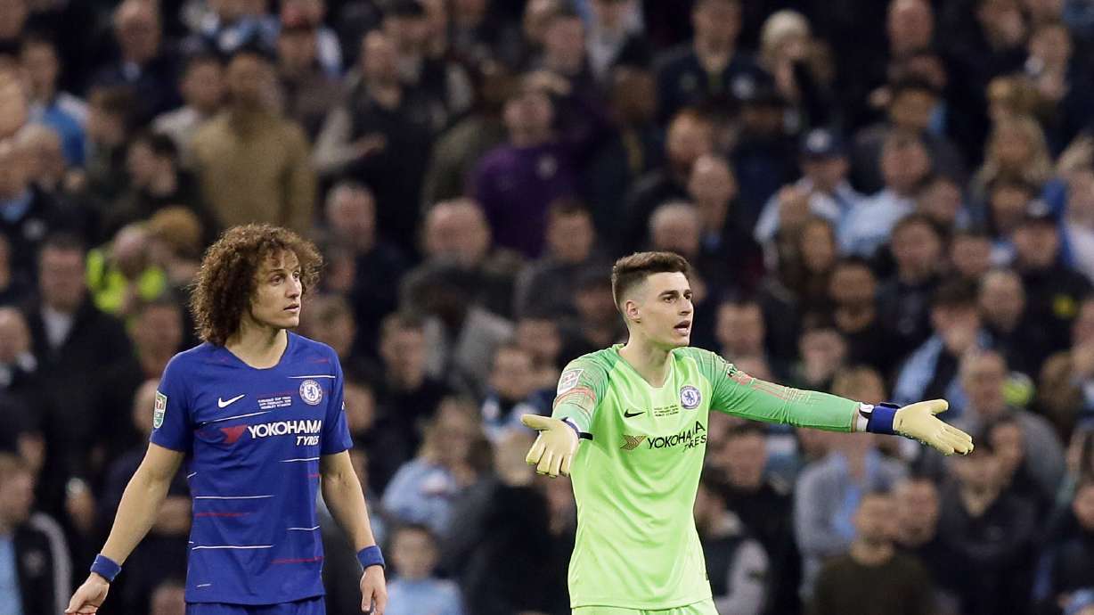Chelsea goalie apologizes for refusing to leave field