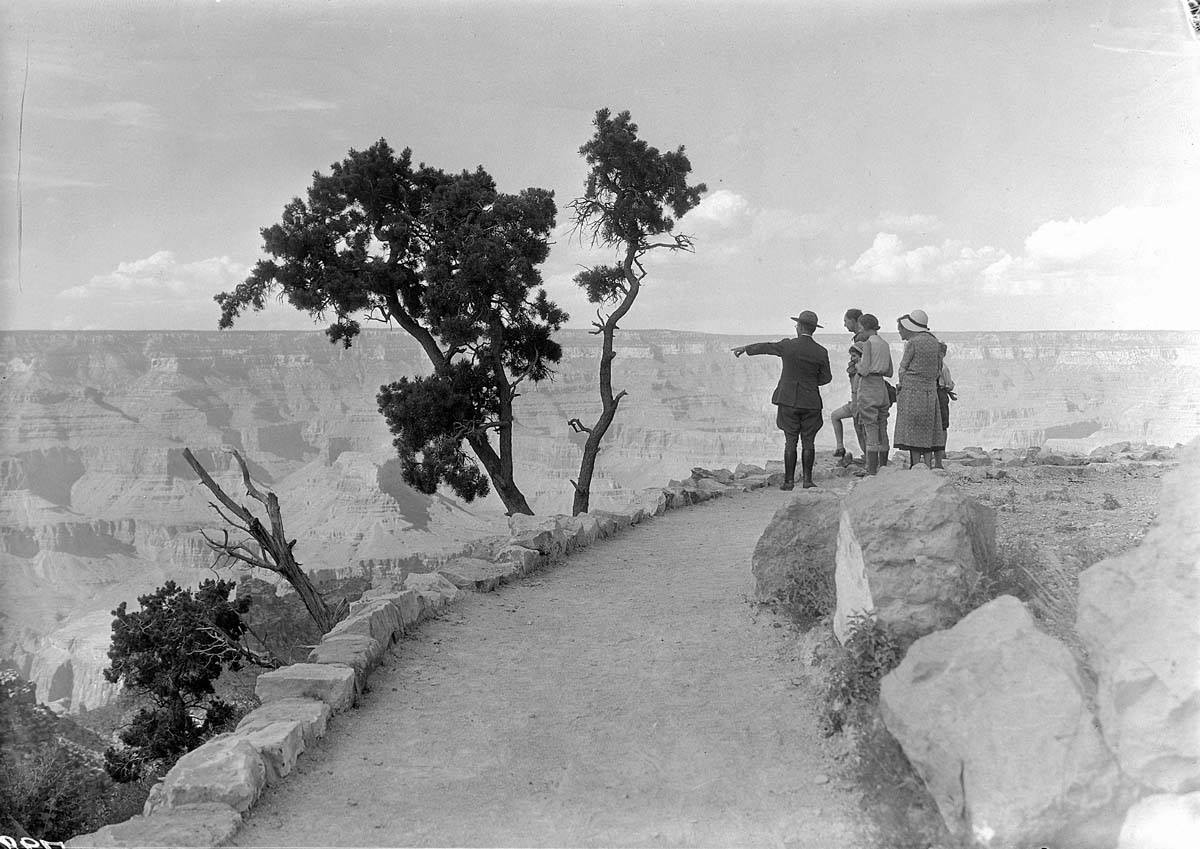 A park ranger gives a tour at the Grand Canyon South Rim in 1932. (Photo: National Park Service)