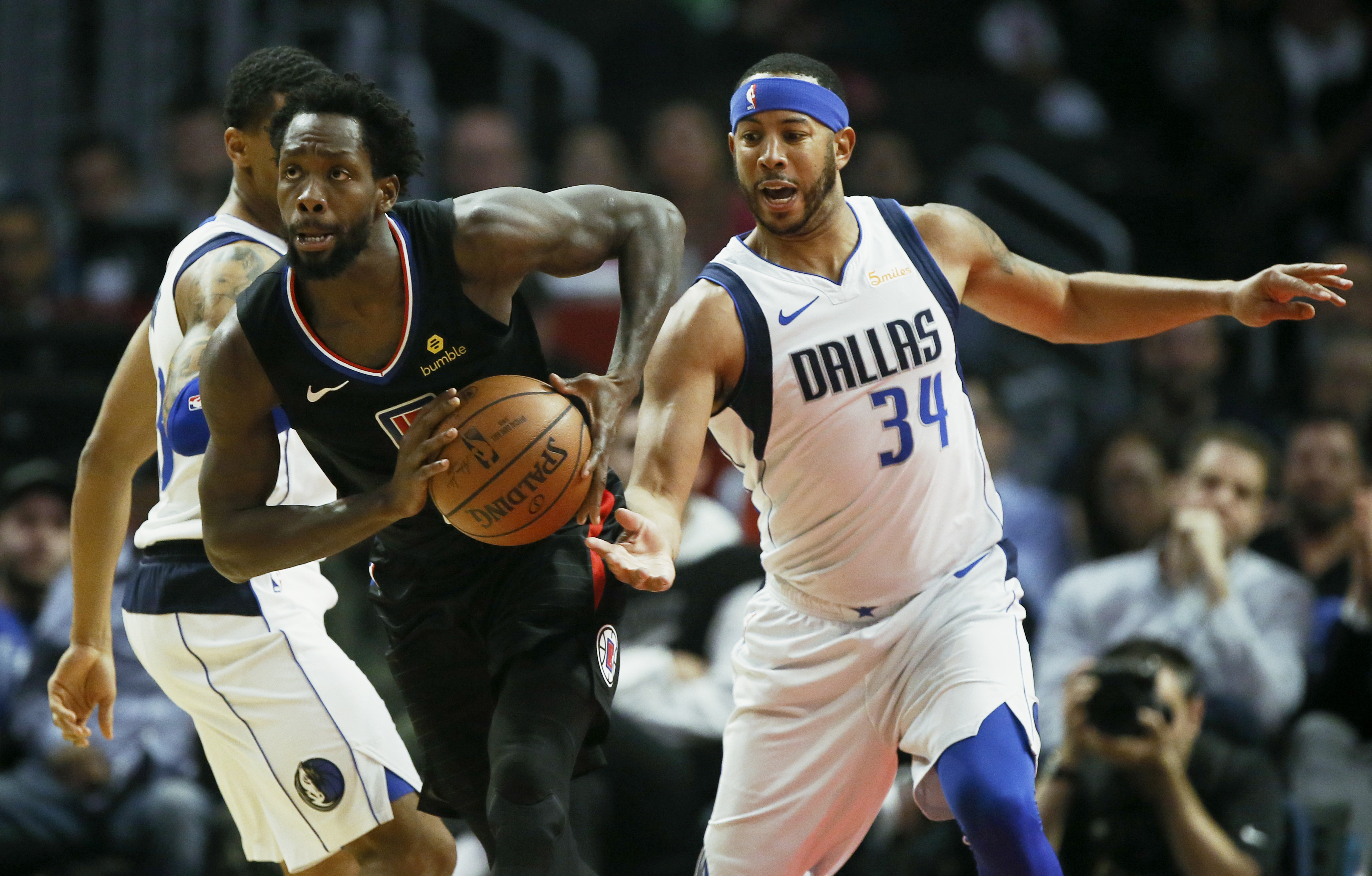Harrell dunks Clippers past Mavericks 121-112