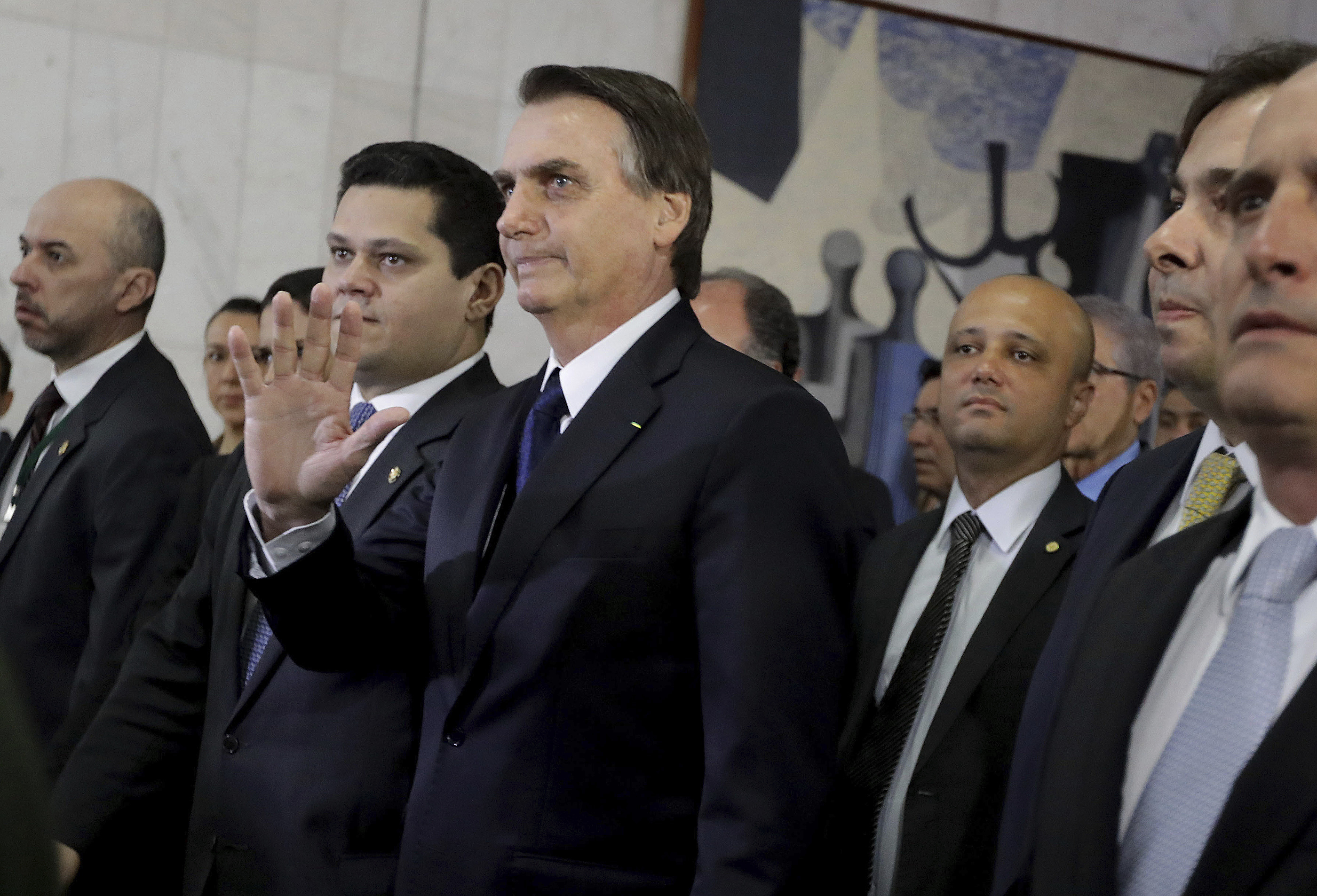 Brazil ministry to schools: recite Bolsonaro slogan | KSL.com