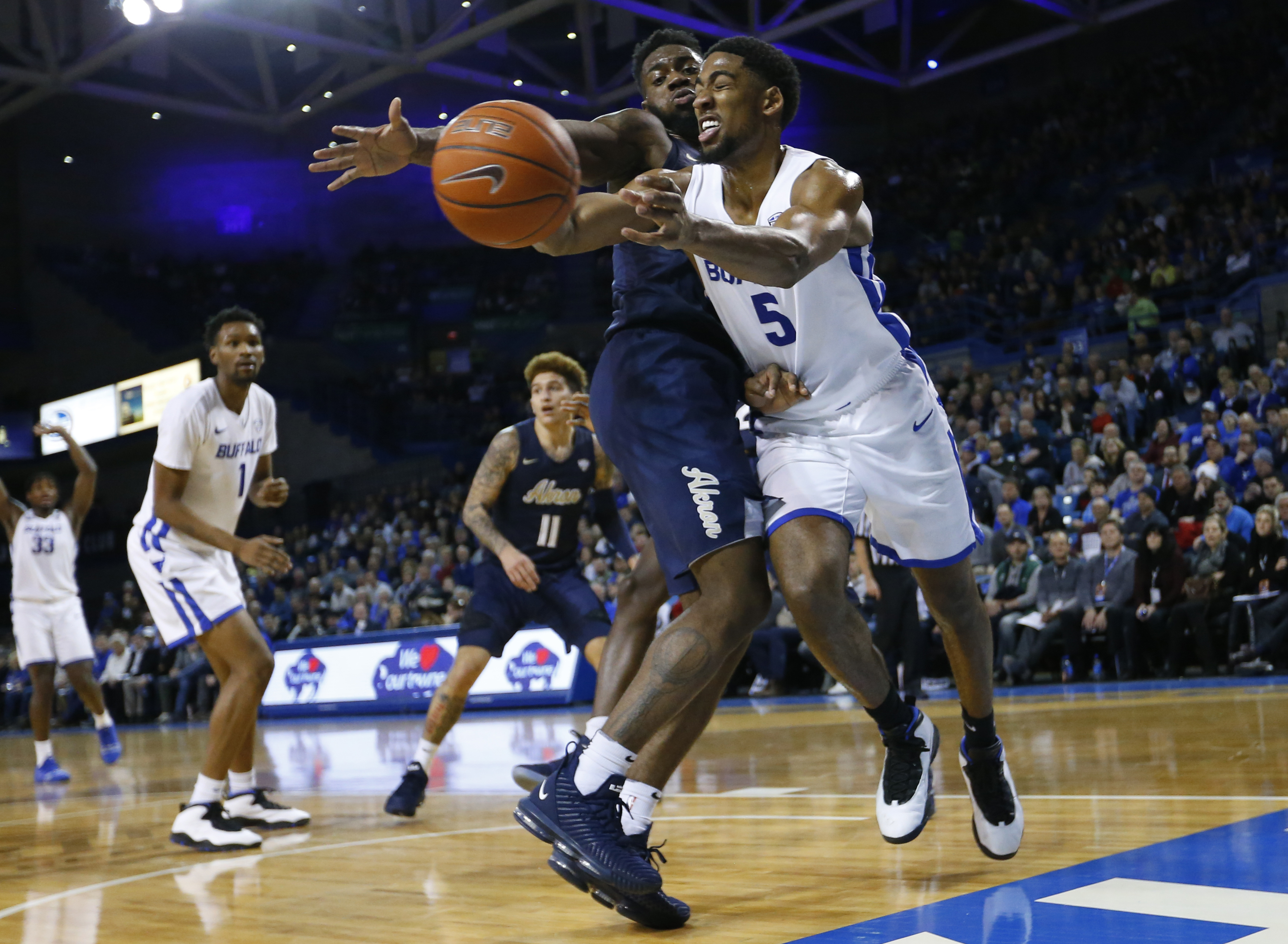 Massinburg leads No. 21 Buffalo to 77-64 win over Akron