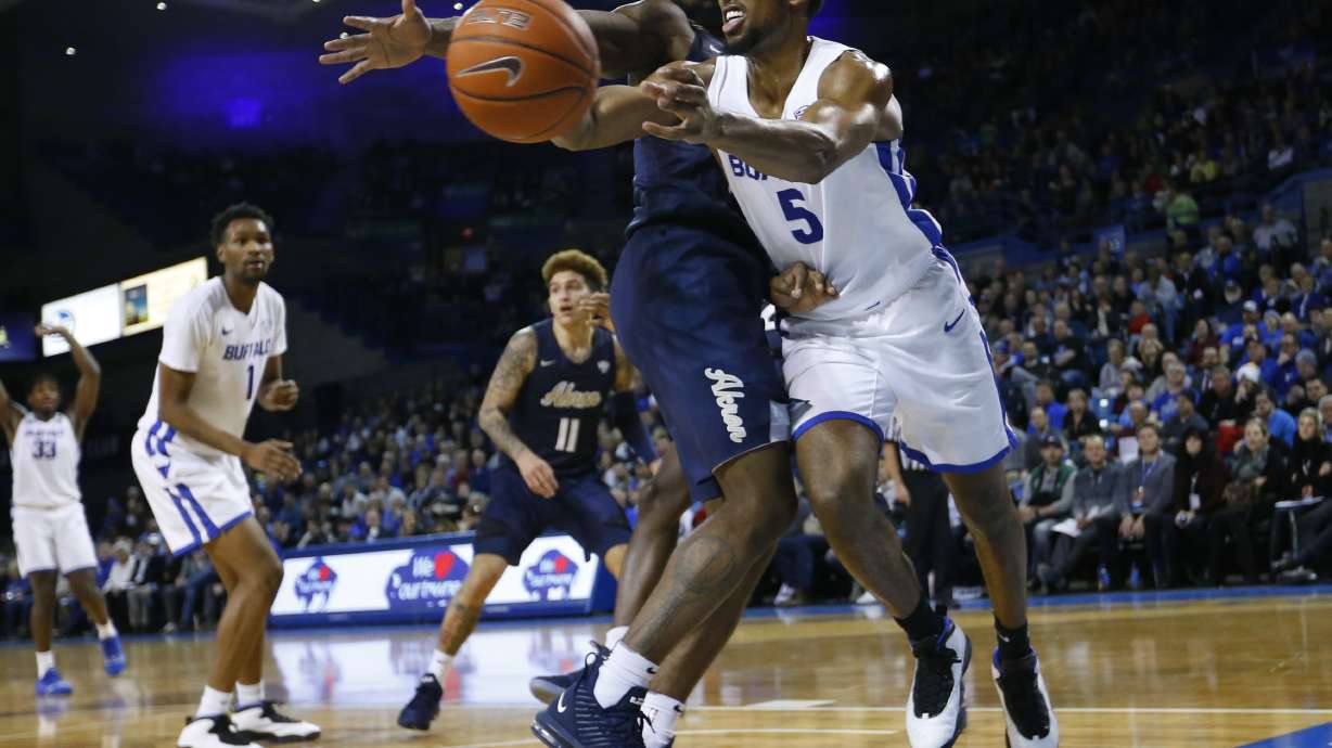 Massinburg leads No. 21 Buffalo to 77-64 win over Akron