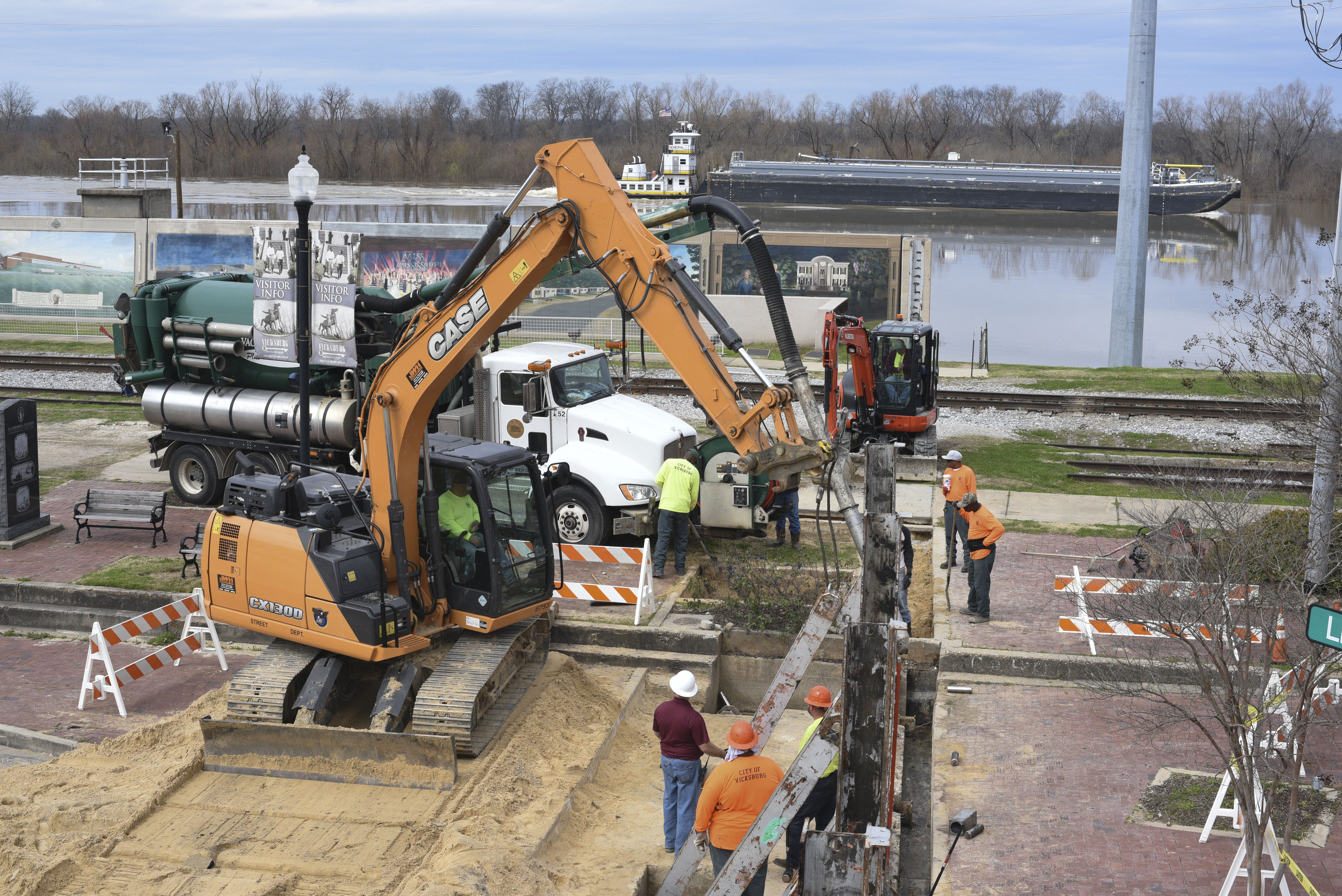 Water surrounds Mississippi town as rivers rise across South
