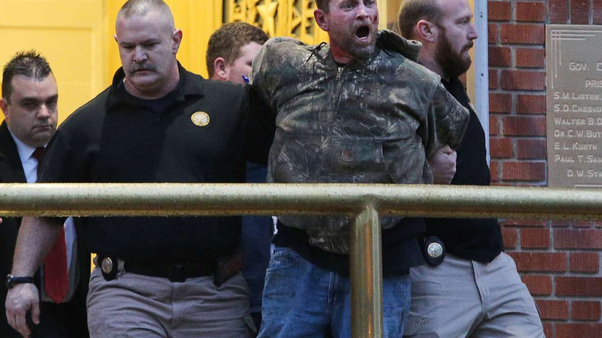 Executed Texas man's son and grandson released on bond