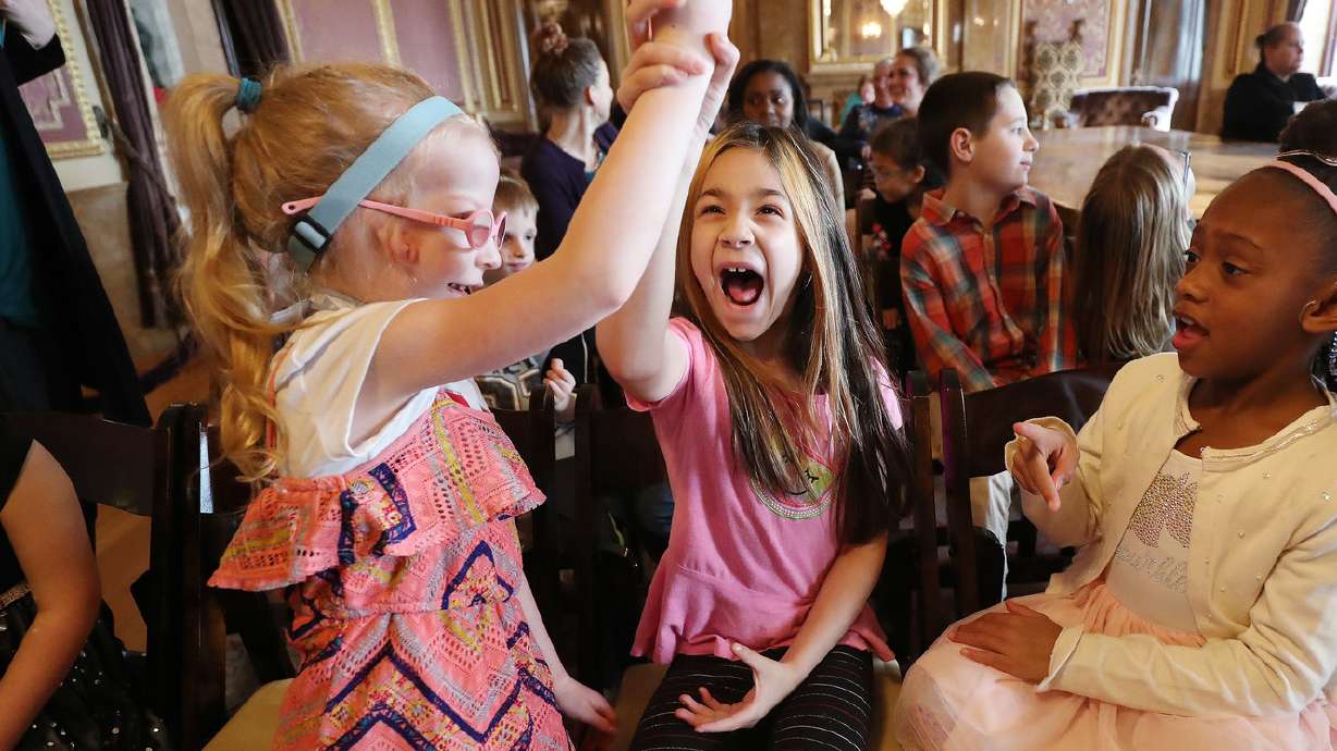 Deaf and Blind students meet legislators and learn at the Capitol