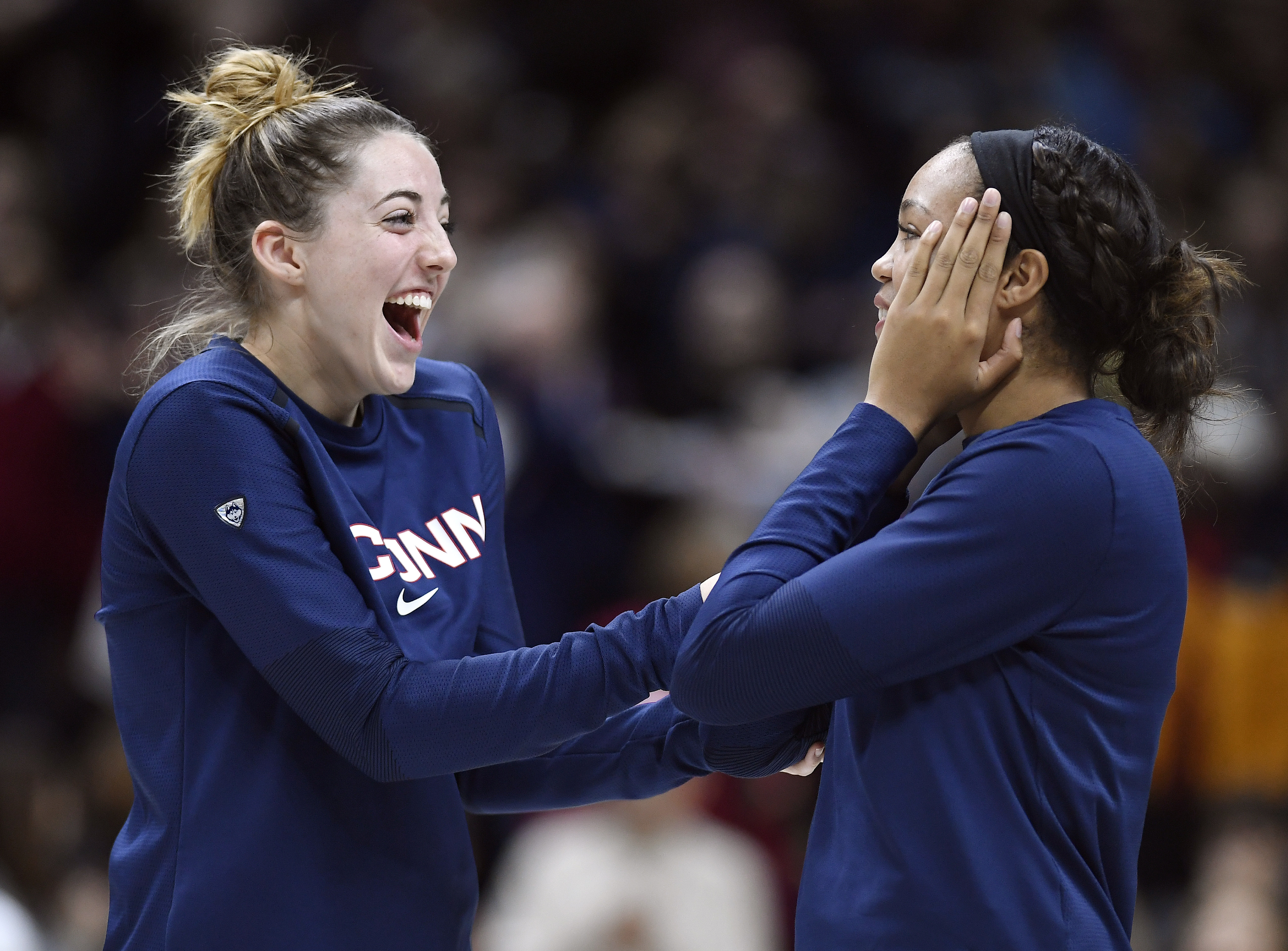 Collier scores 29, Samuelson hurt in UConn win over Houston