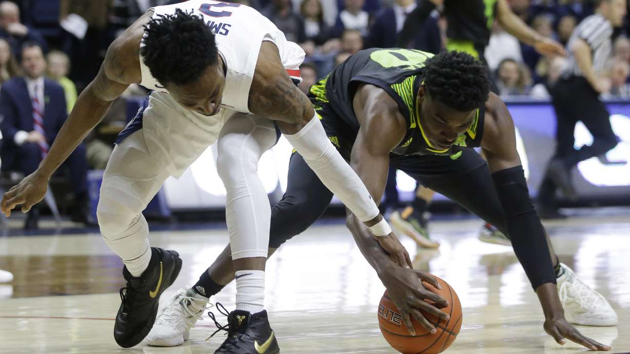 Carlton, Gilbert lead UConn to 60-58 win over South Florida