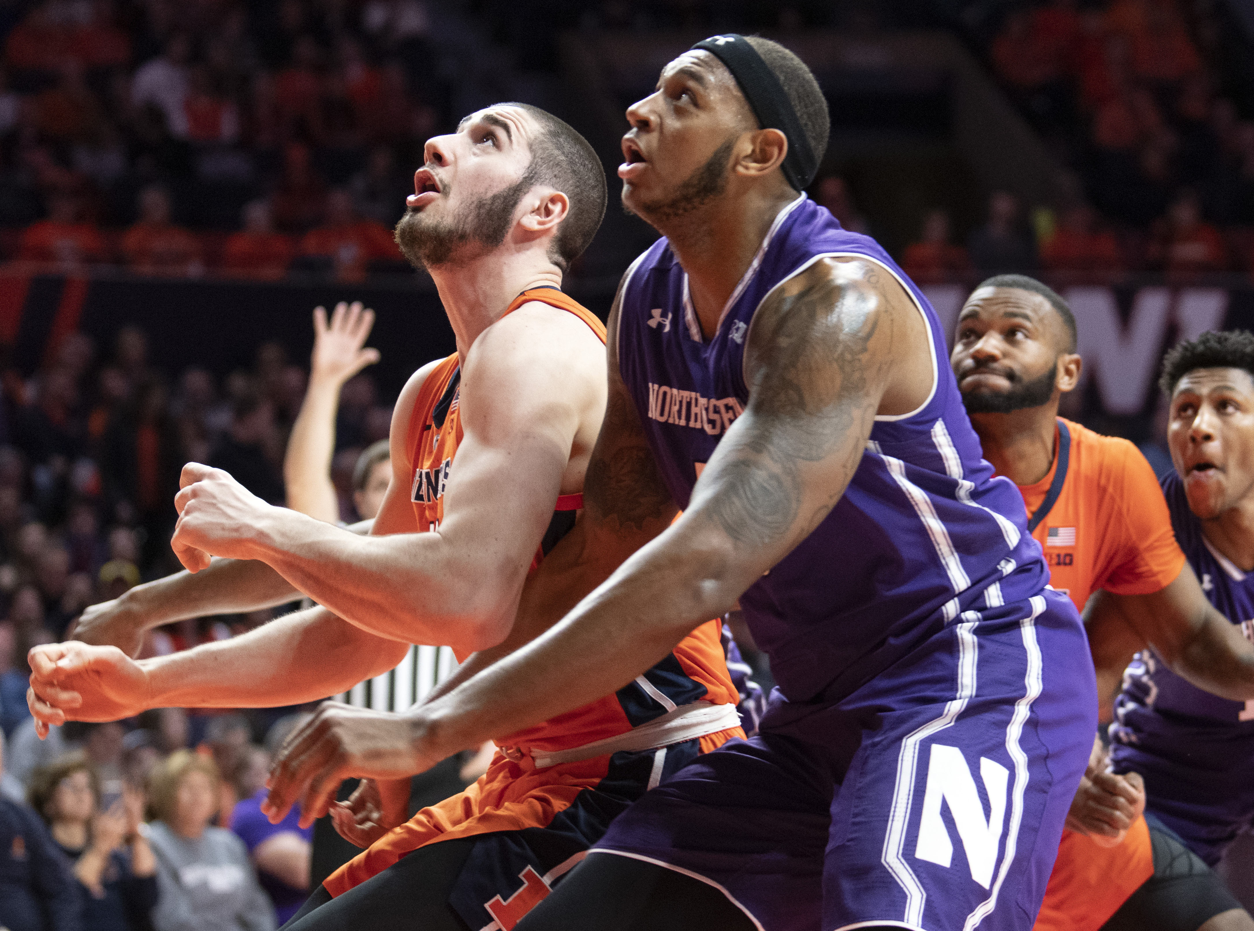 Feliz scores 26 as Illinois beats Northwestern 81-76