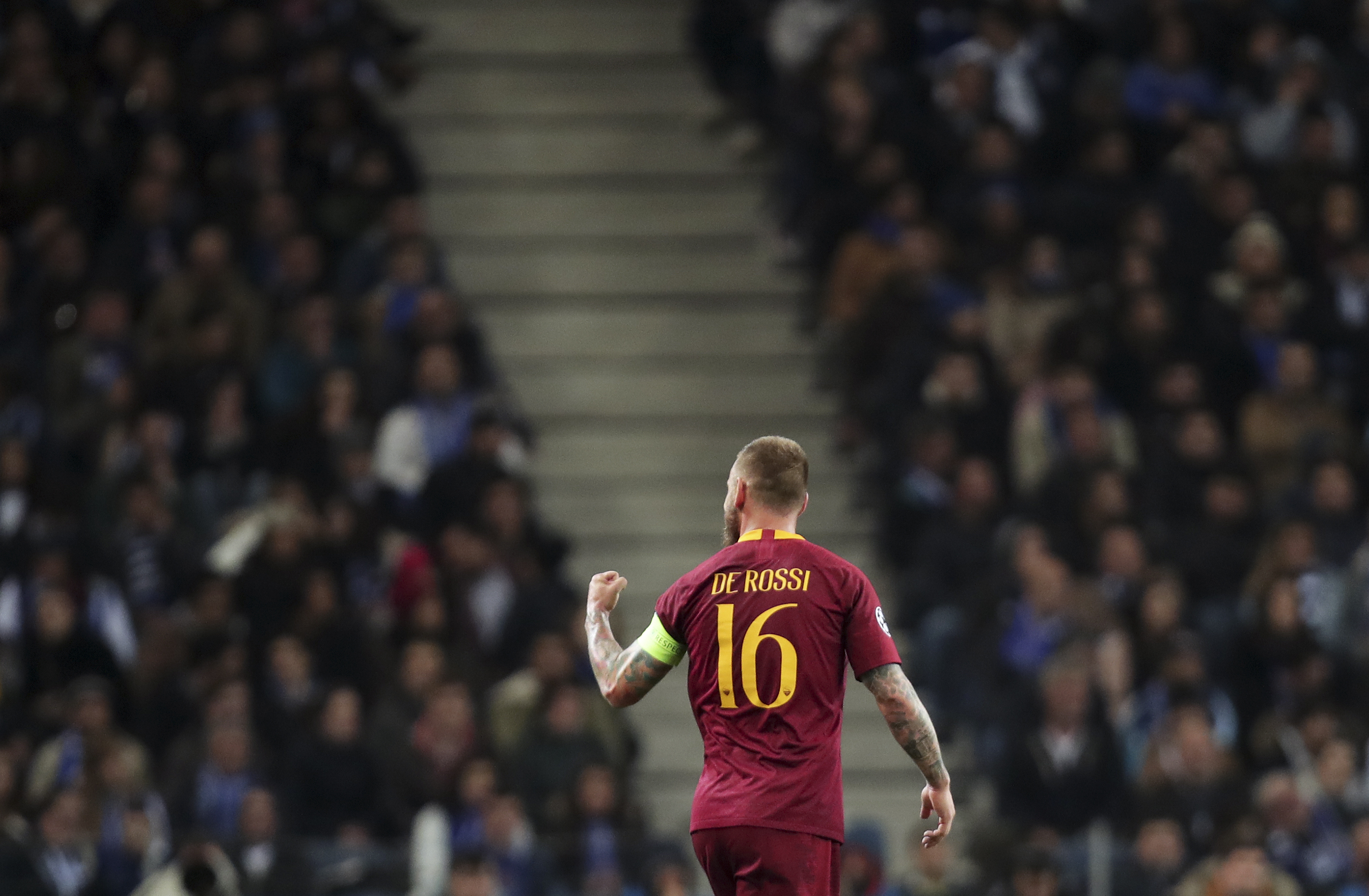 Porto beats Roma 3-1 to reach Champions League quarterfinals