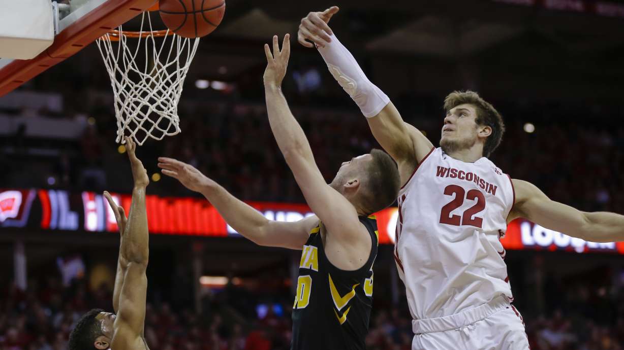 No. 21 Wisconsin routs Iowa 65-45