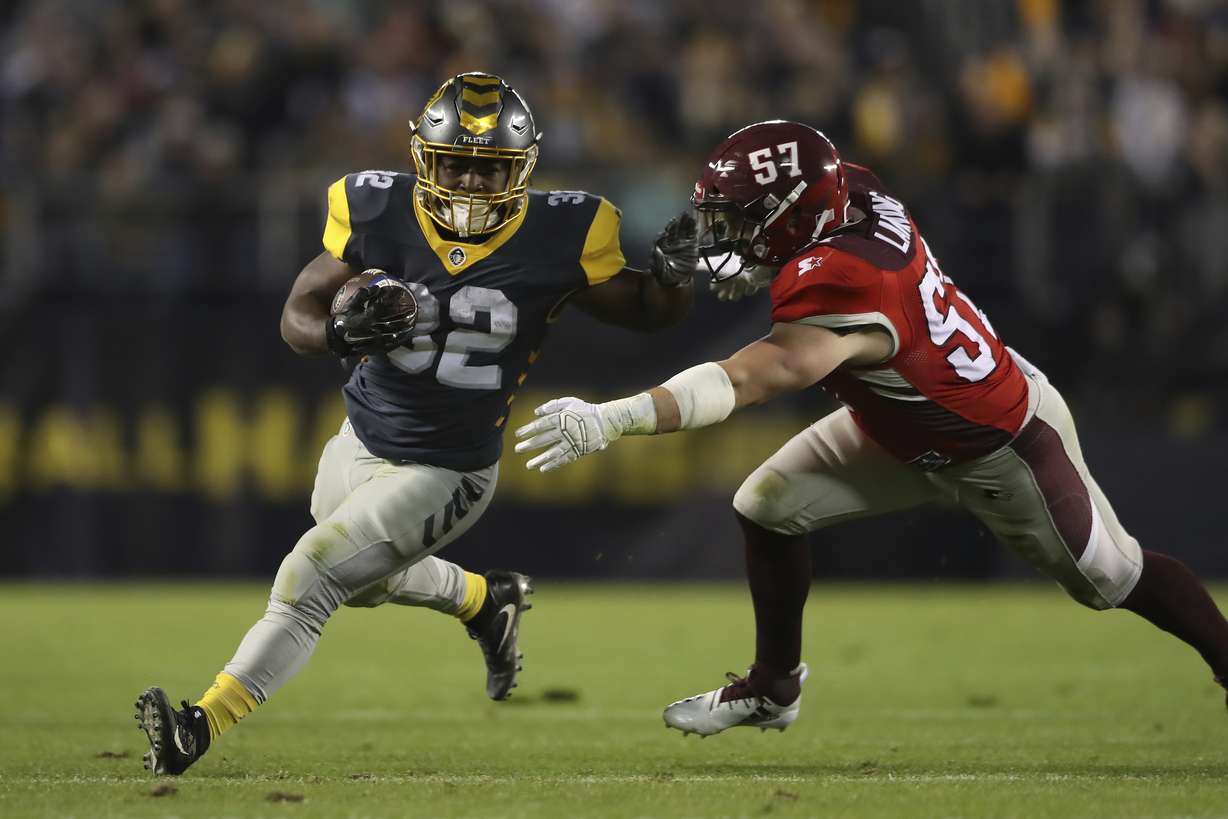 San Diego Fleet running back Ja'Quan Gardner (32) tries to stiff arm San Antonio Commanders offensive lineman Mason Gentry (57) during a run after the catch in the second half during a San Antonio Commanders at San Diego Fleet AAF football game, Feb. 24, 2019, at SDCCU Stadium in San Diego. (Photo: Peter Joneleit, AP)