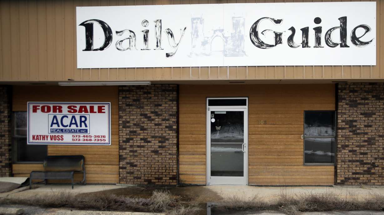 Decline in readers, ads leads hundreds of newspapers to fold