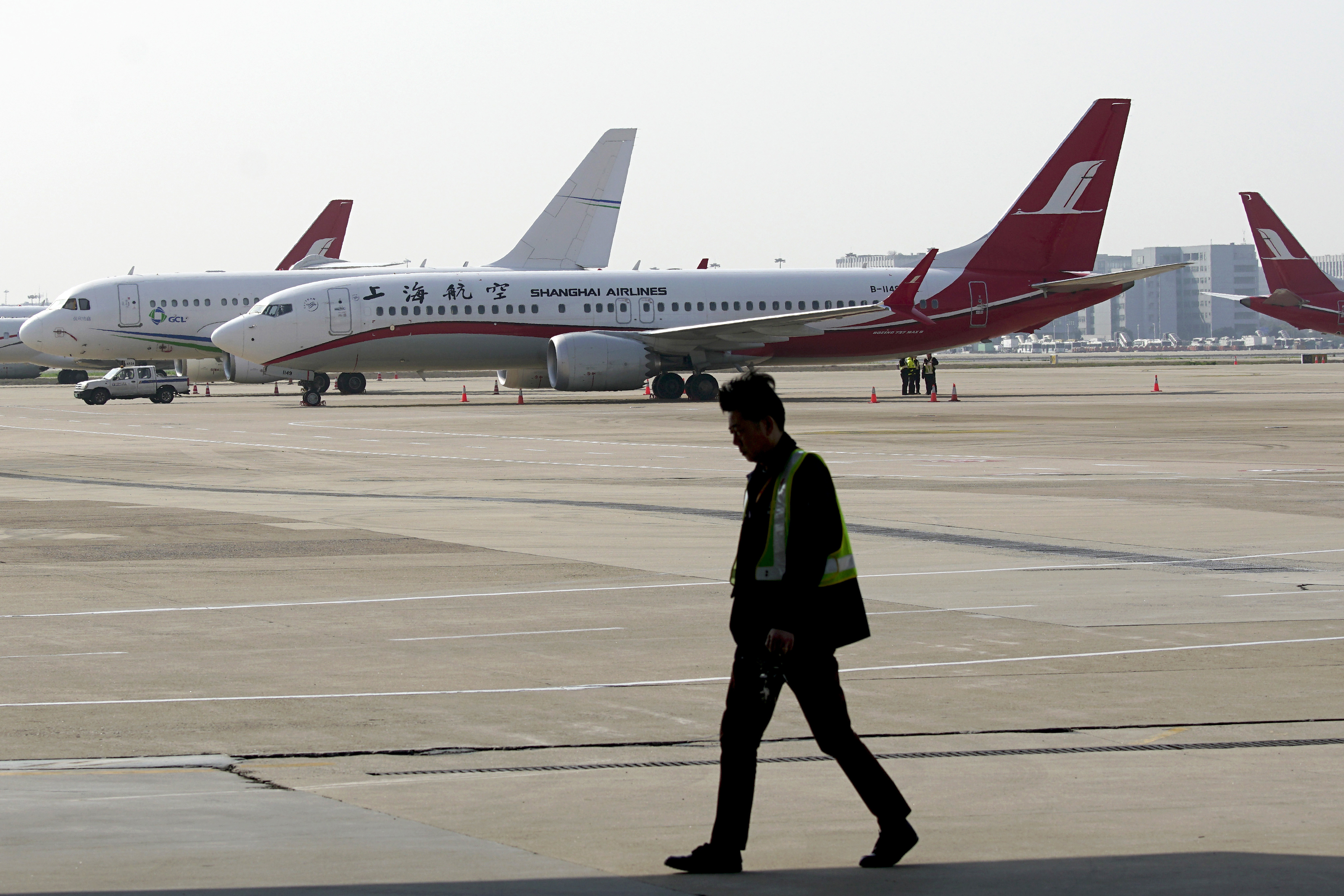 Criticism of FAA mounts as other nations ground Boeing jets