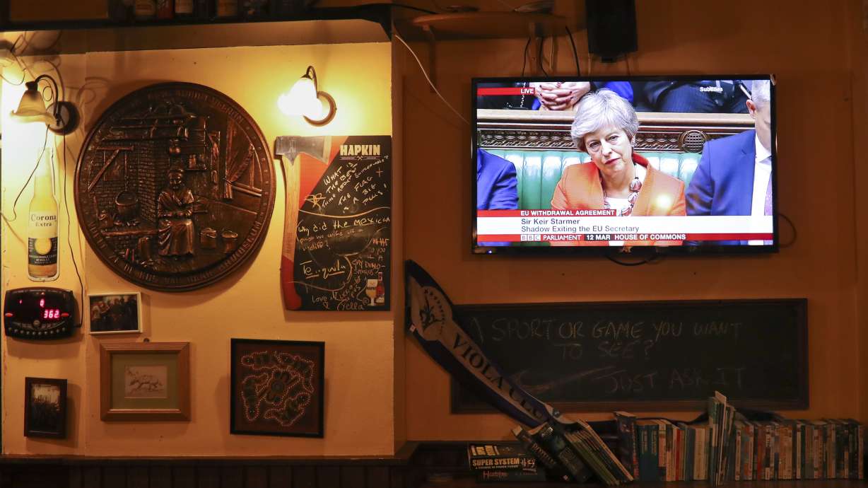 Anti-Brexit Britons hit Irish pub in Brussels to watch vote