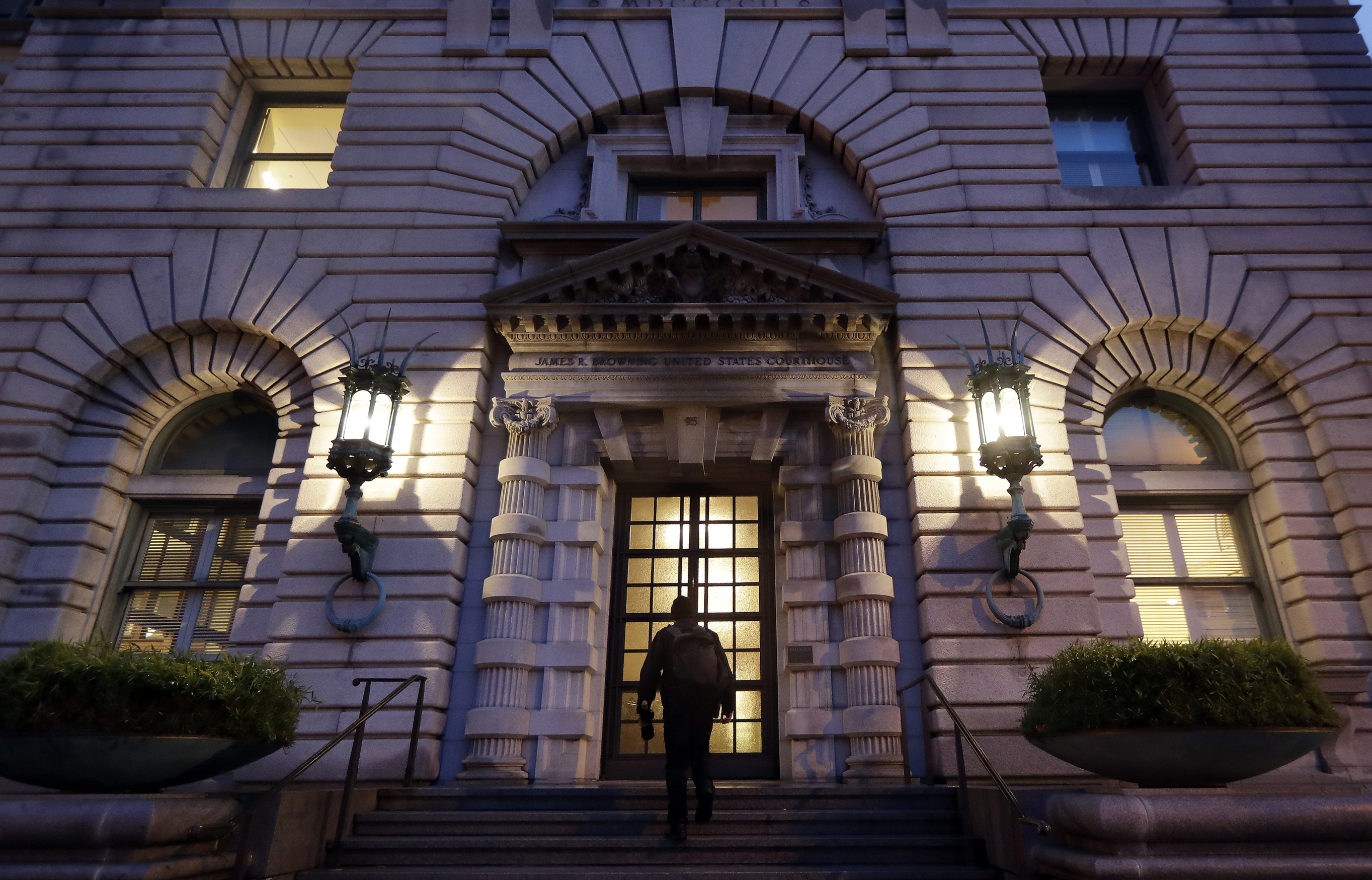 Judges skeptical of challenge to California immigration law
