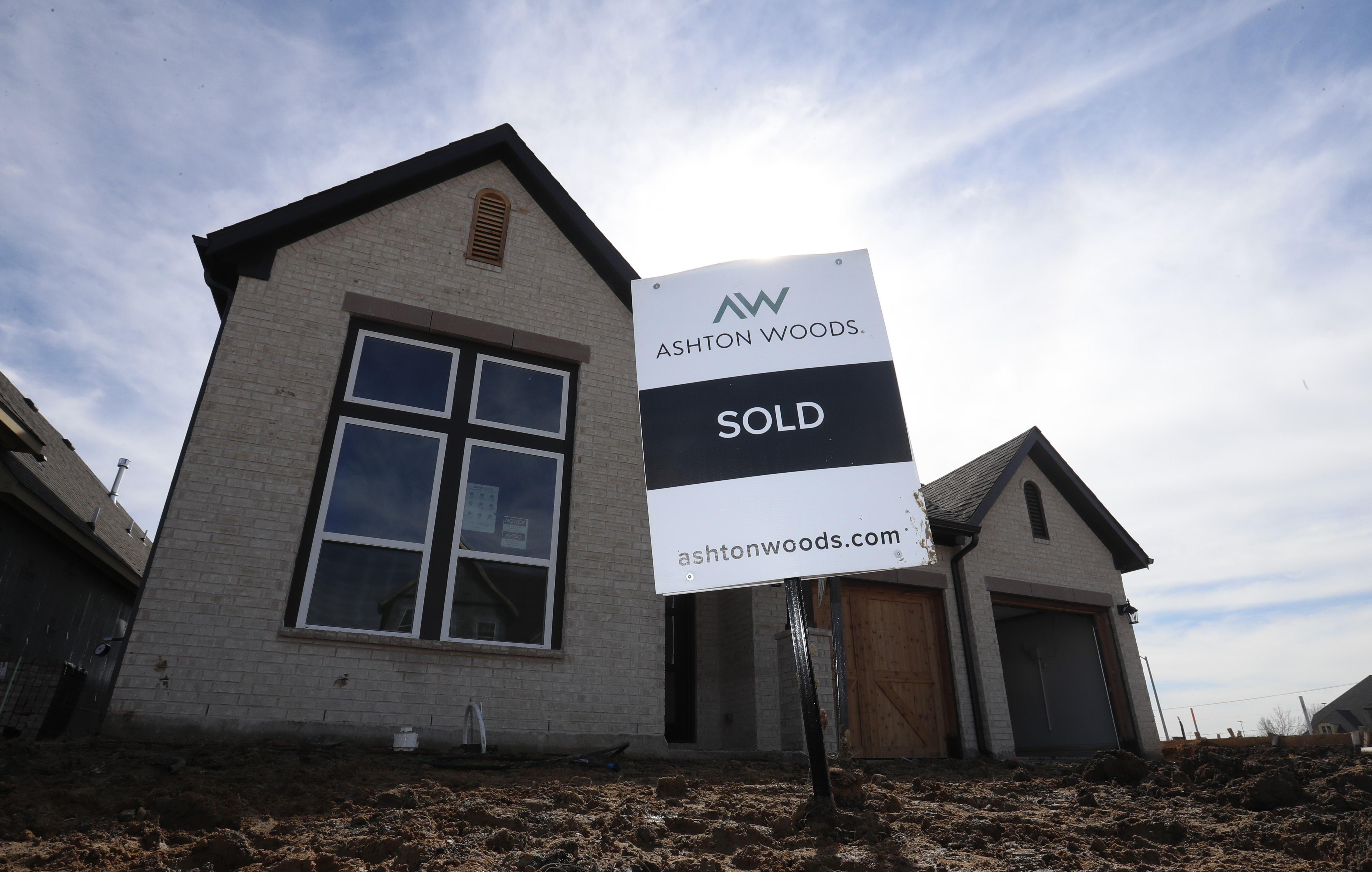 US average mortgage rates fall; 30-year at 4.31 percent