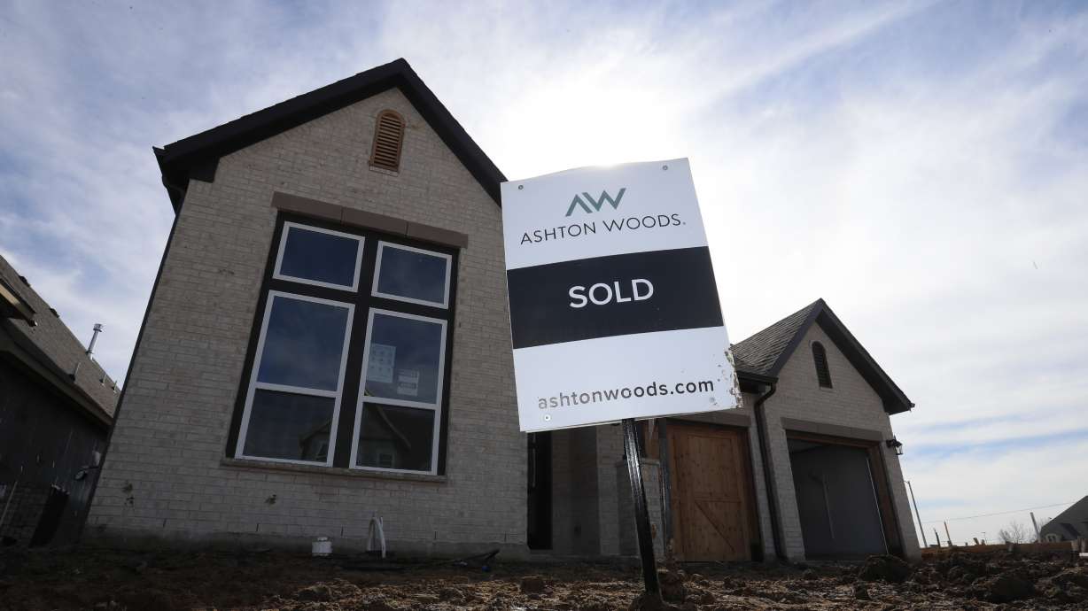 US average mortgage rates fall; 30-year at 4.31 percent