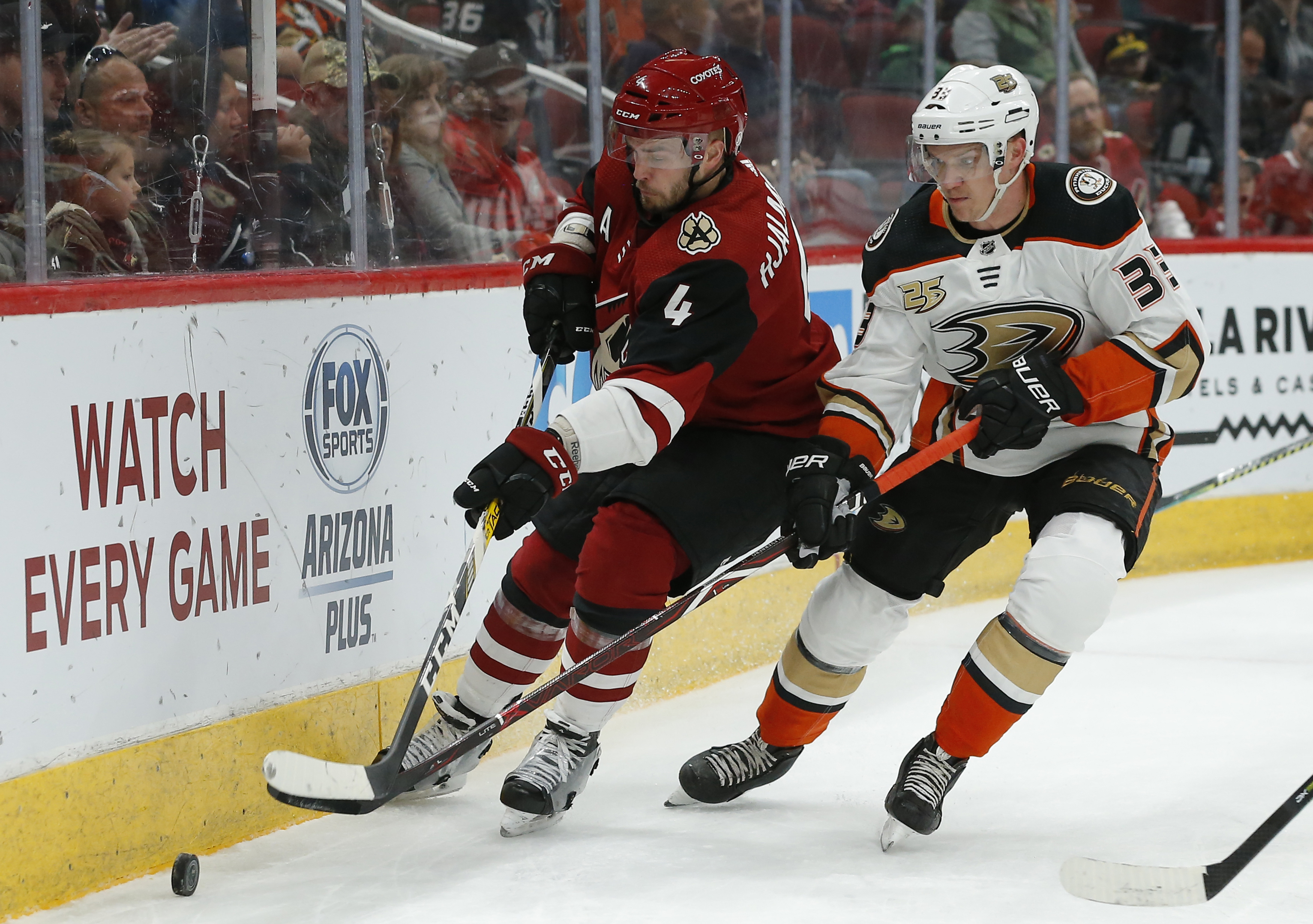 Hinostroza's hat trick leads Coyotes to 6-1 win over Ducks