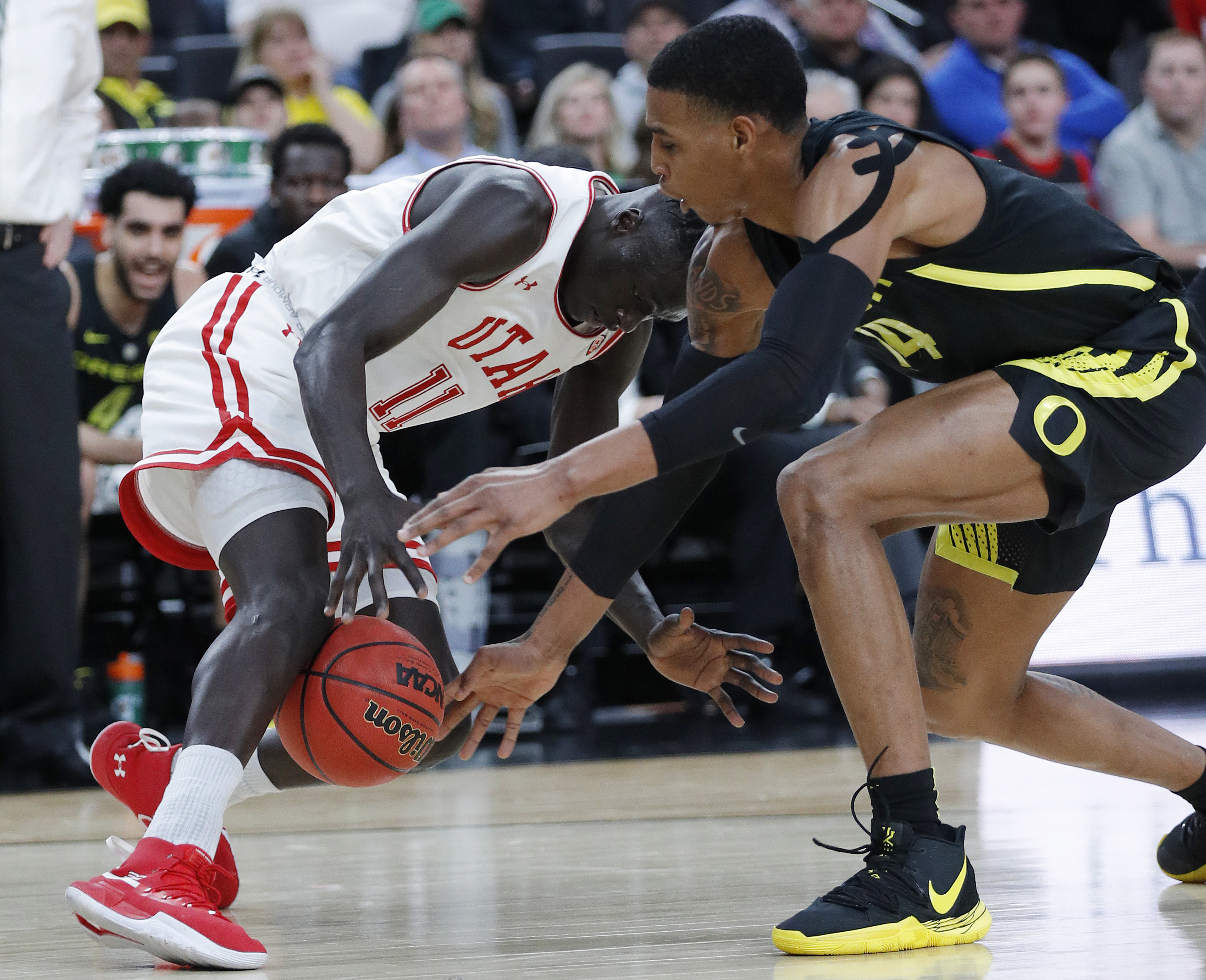 Utah's Both Gach, left, and Oregon's Kenny Wooten scramble for the ball during the first half of an NCAA college basketball game in the quarterfinals of the Pac-12 men's tournament Thursday, March 14, 2019, in Las Vegas. (Photo: John Locher, AP)