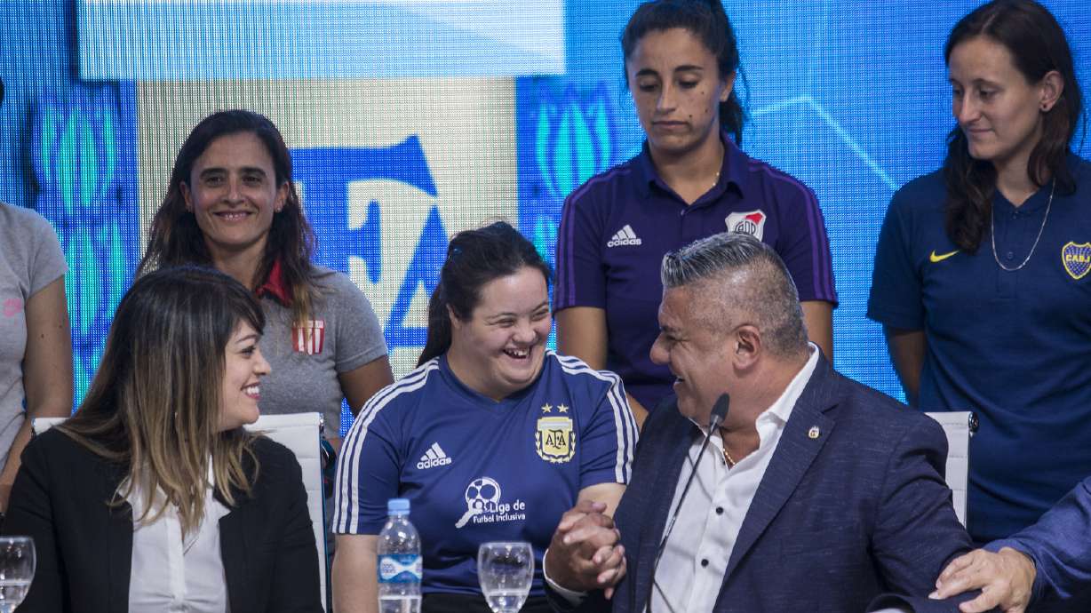 Argentina announces professionalization of women's soccer