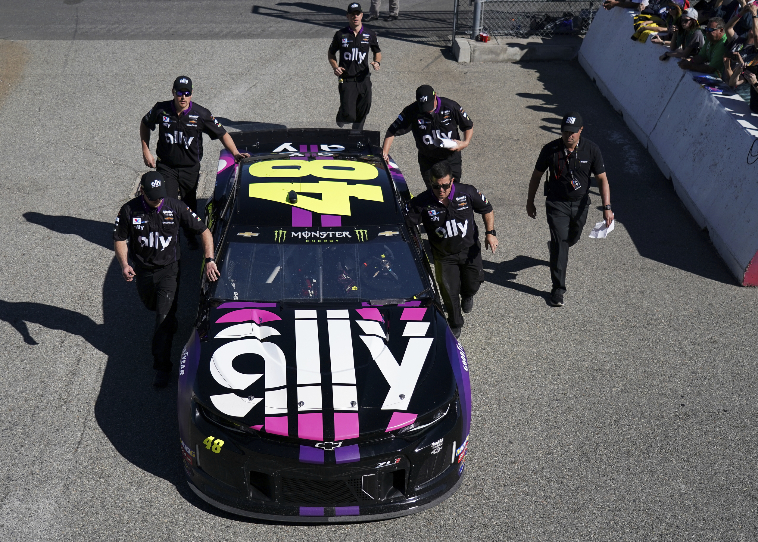 Kyle Busch ties Petty's record with 200th career NASCAR win