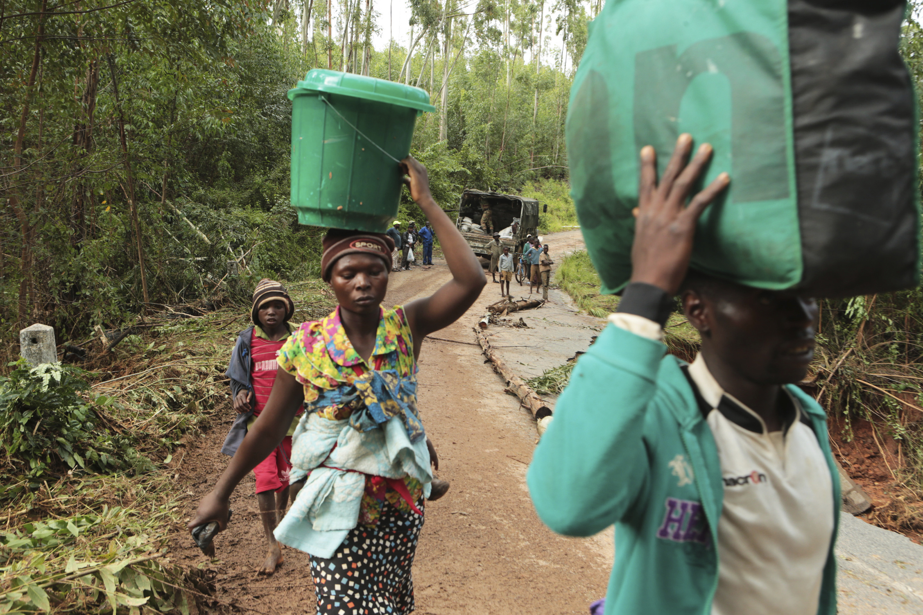 Cyclone's huge floods leave hundreds dead in southern Africa