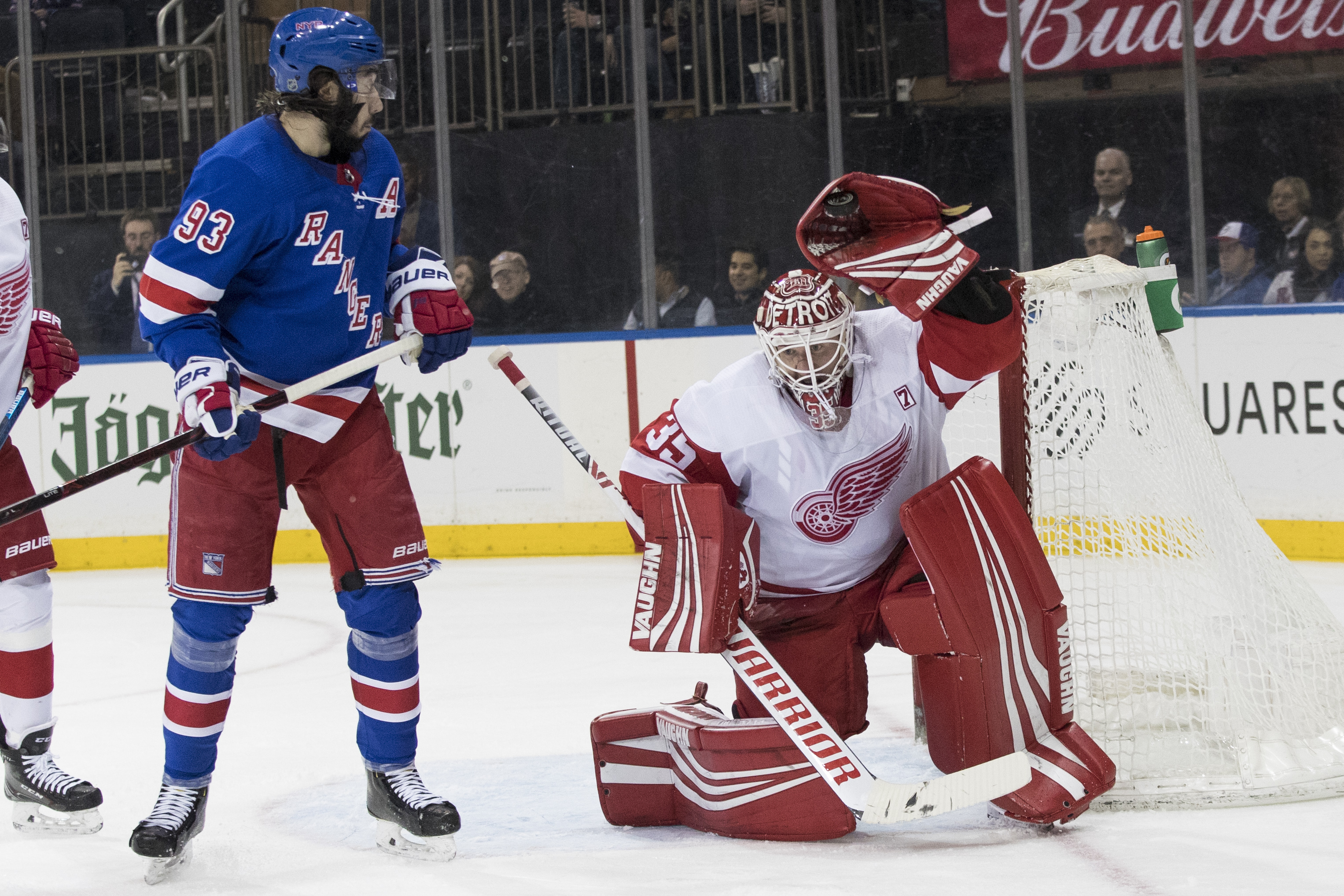 Red Wings sign Howard to 1-year extension