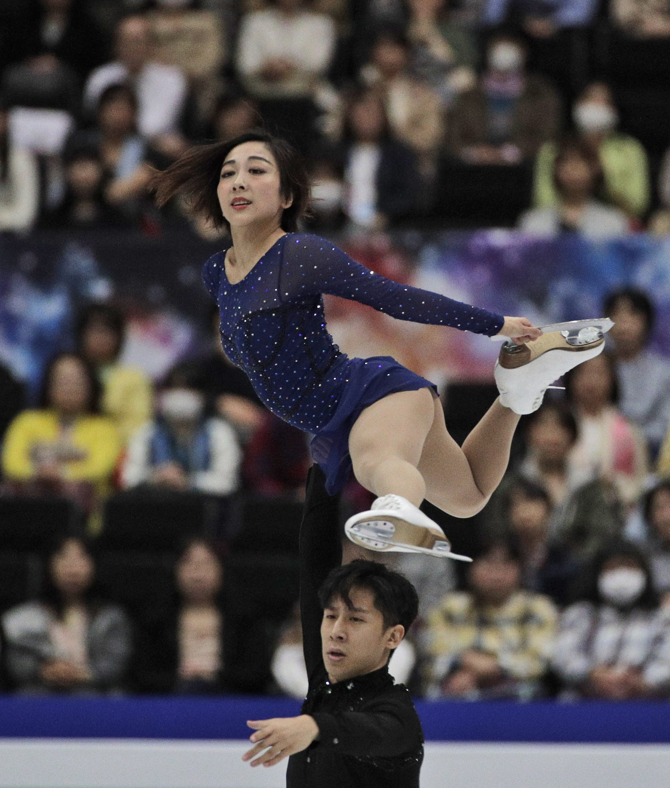 China claims gold in pairs at world figure skating