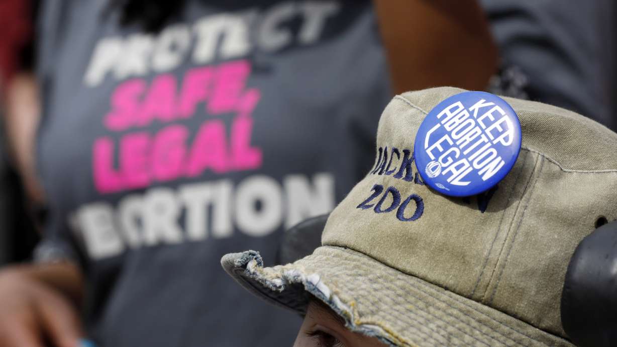 Mississippi governor signs 'heartbeat' abortion law