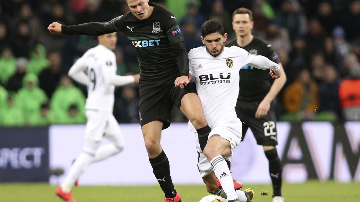 Valencia again targeted by Batman creators for bat logo