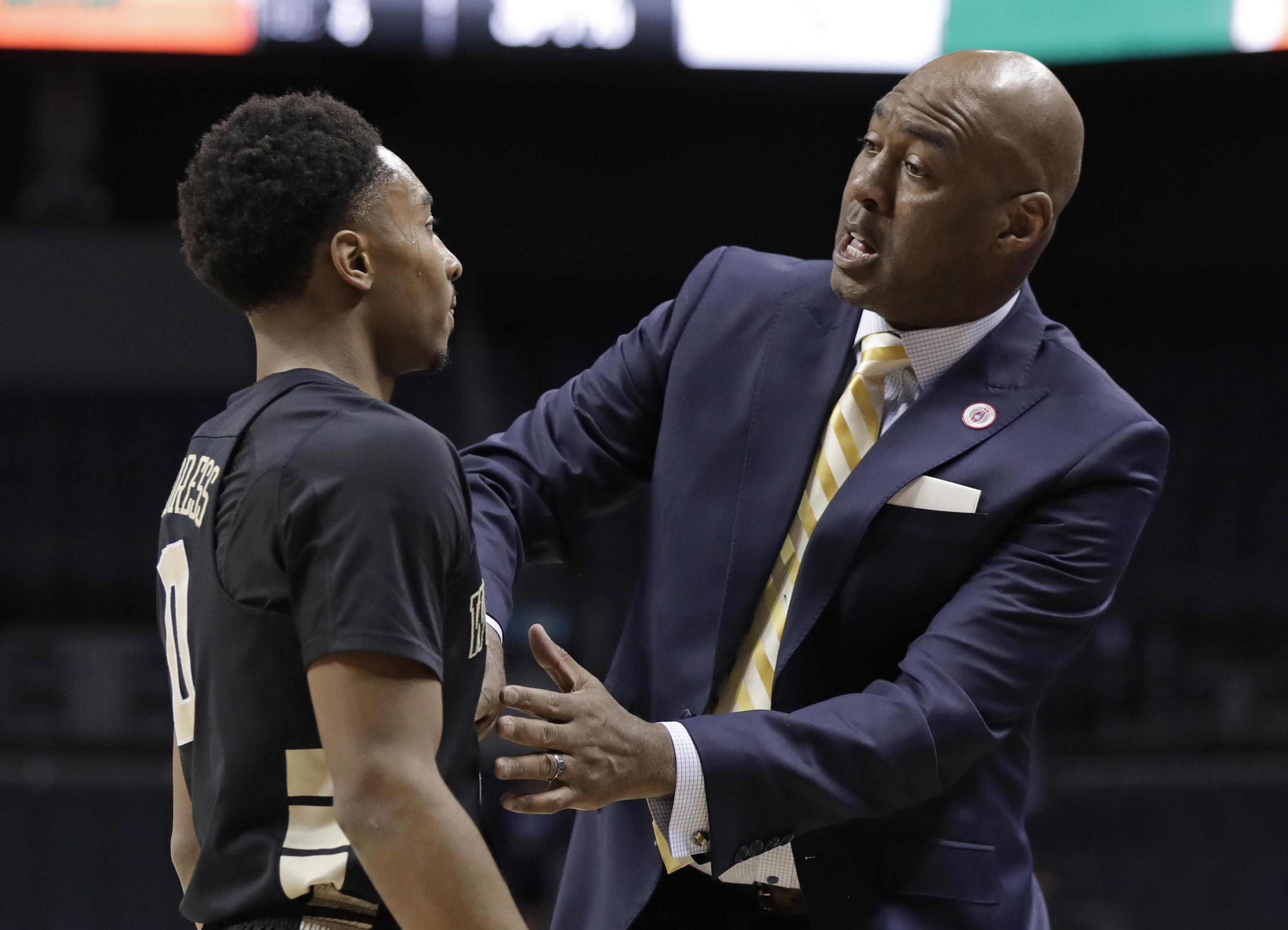 Manning to return to Wake Forest despite 3rd 20-loss season