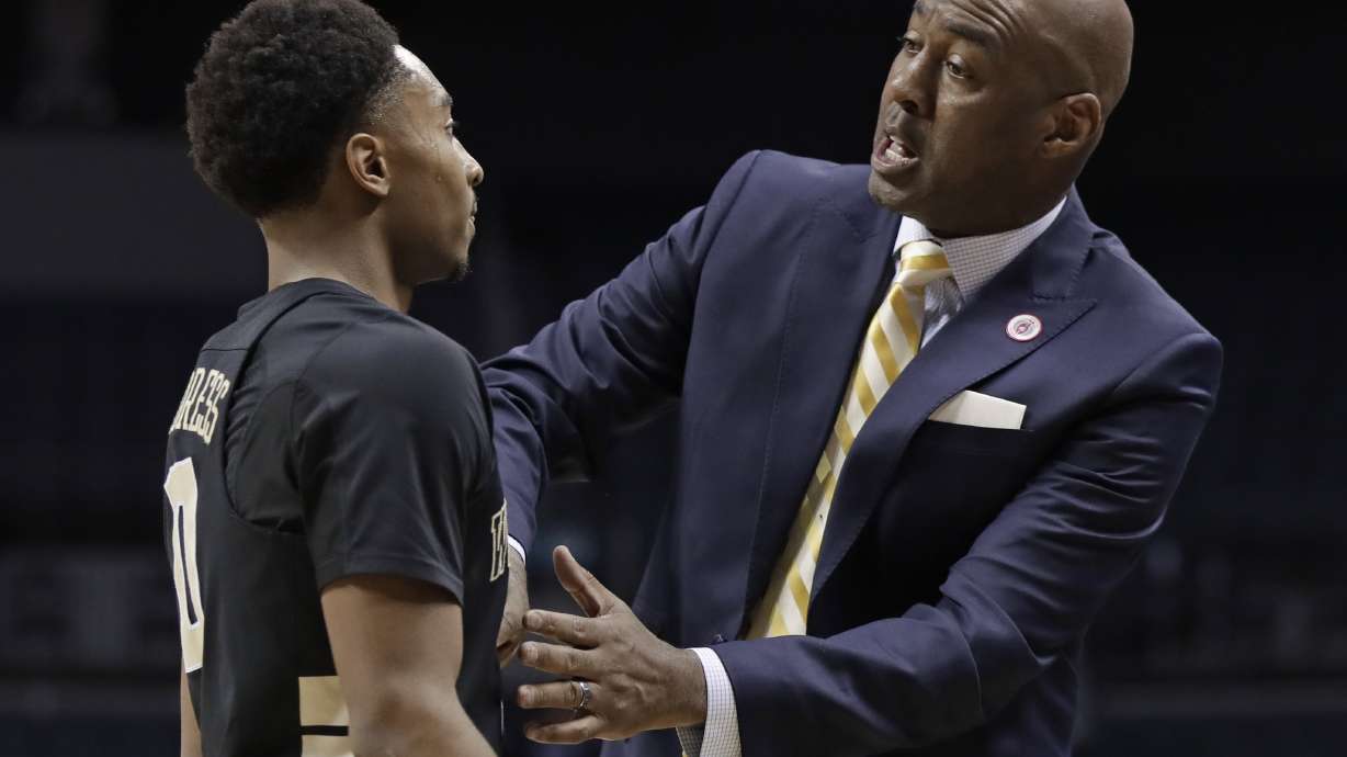 Manning to return to Wake Forest despite 3rd 20-loss season