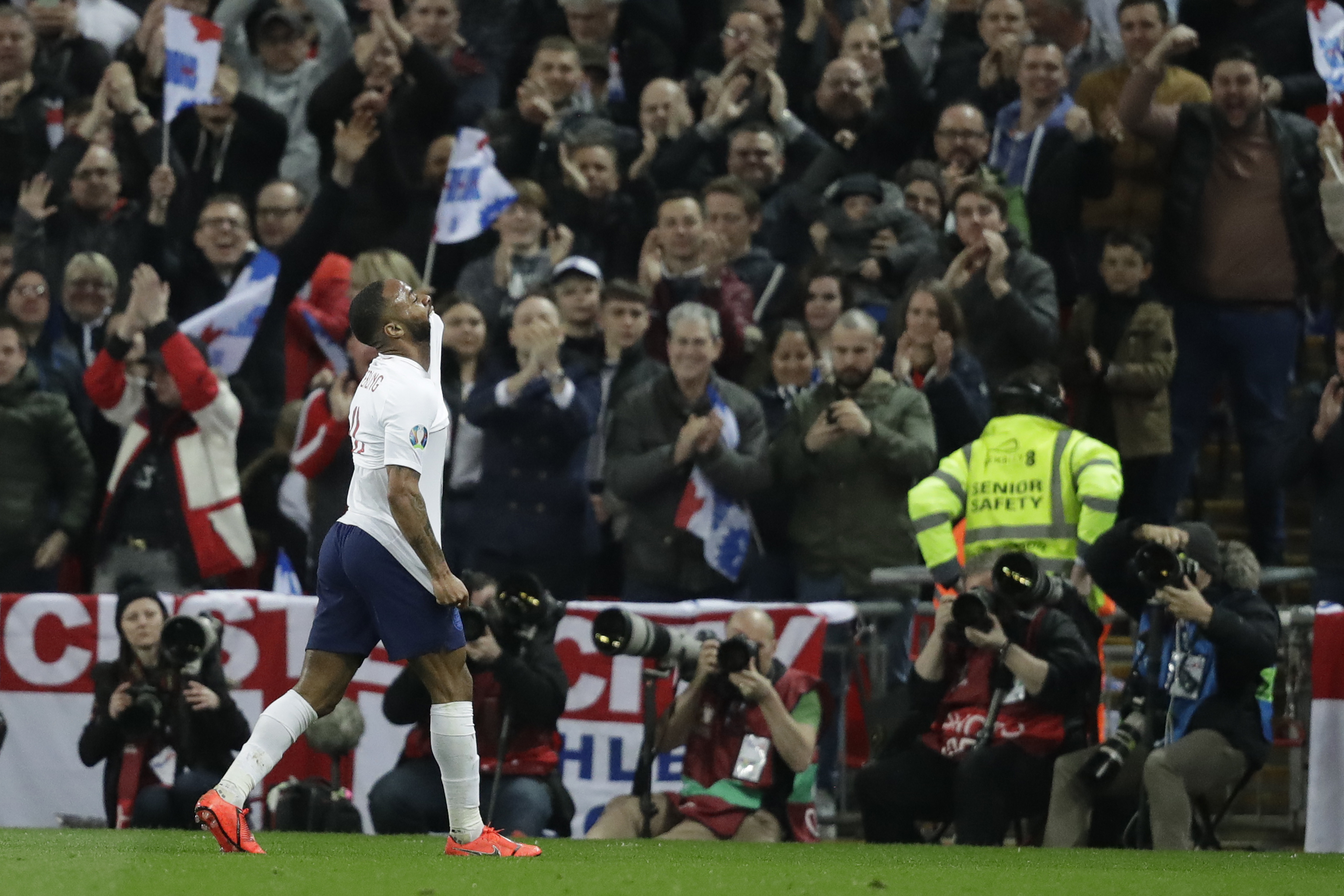 Sterling pays tribute to deceased player after England goal