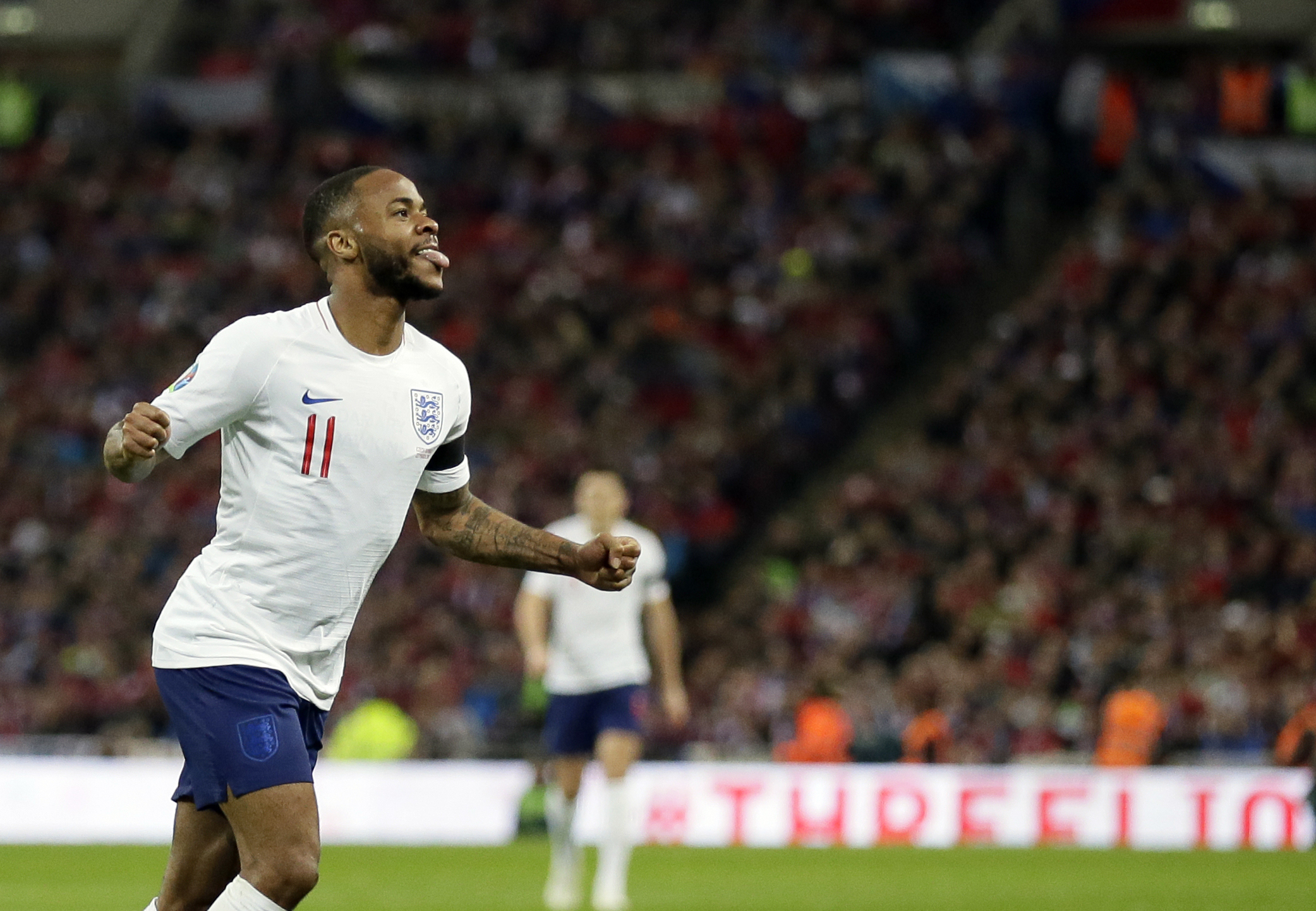 Sterling scores hat trick, England beats Czech Republic 5-0
