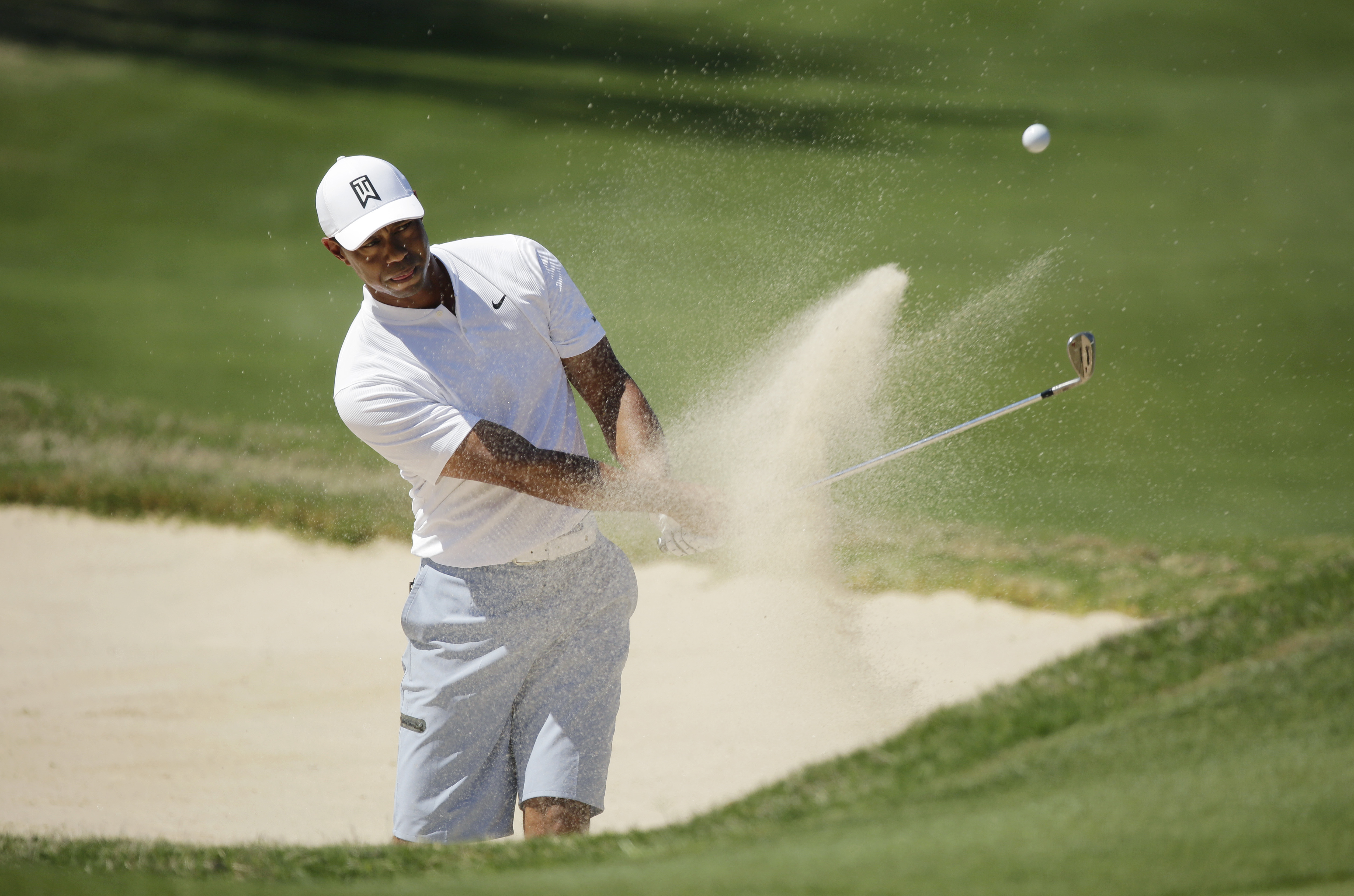 The Latest: A win for Woods in his return to Match Play