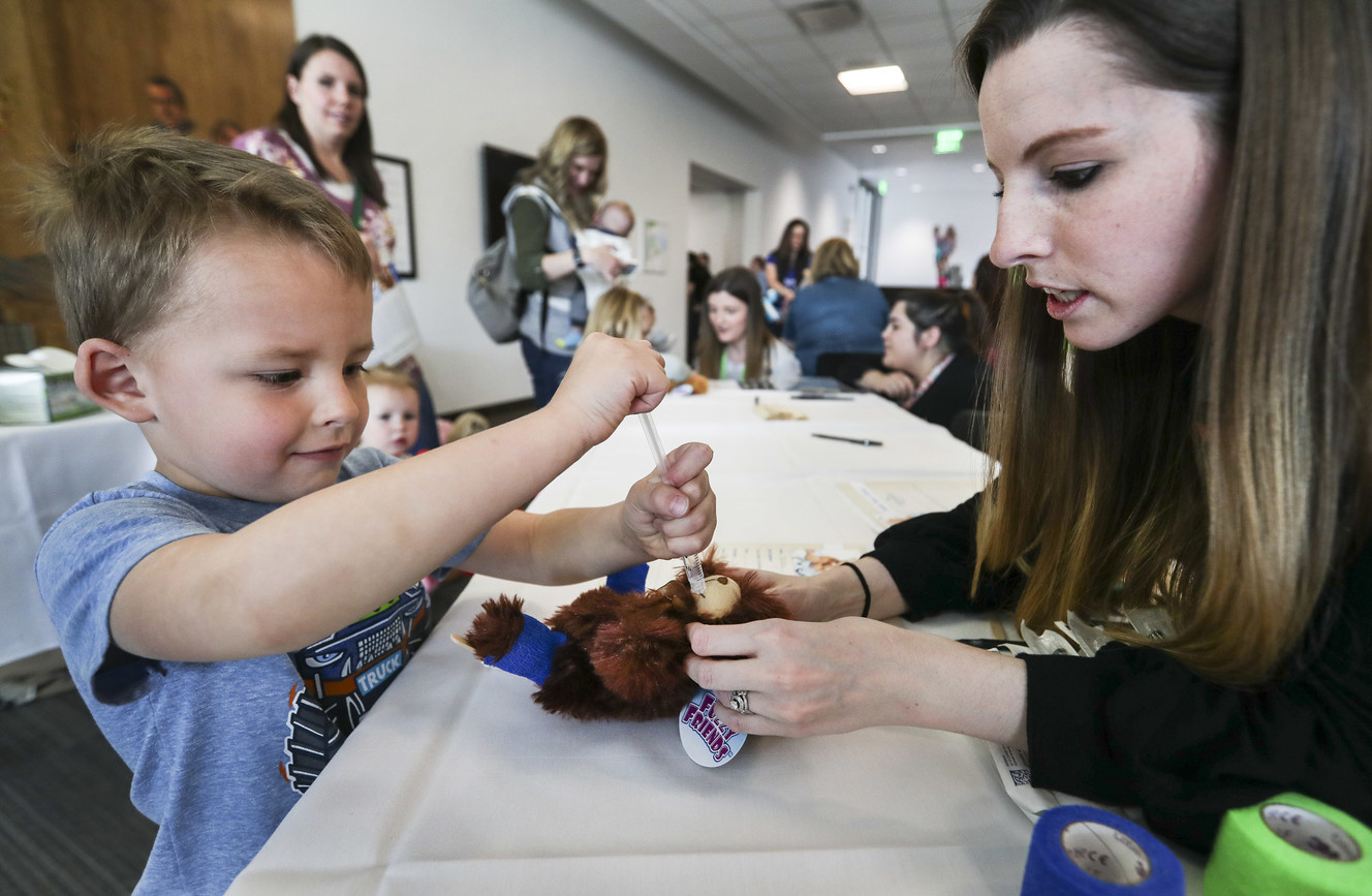 Teddy bear clinic eases kids' anxiety about hospital visits