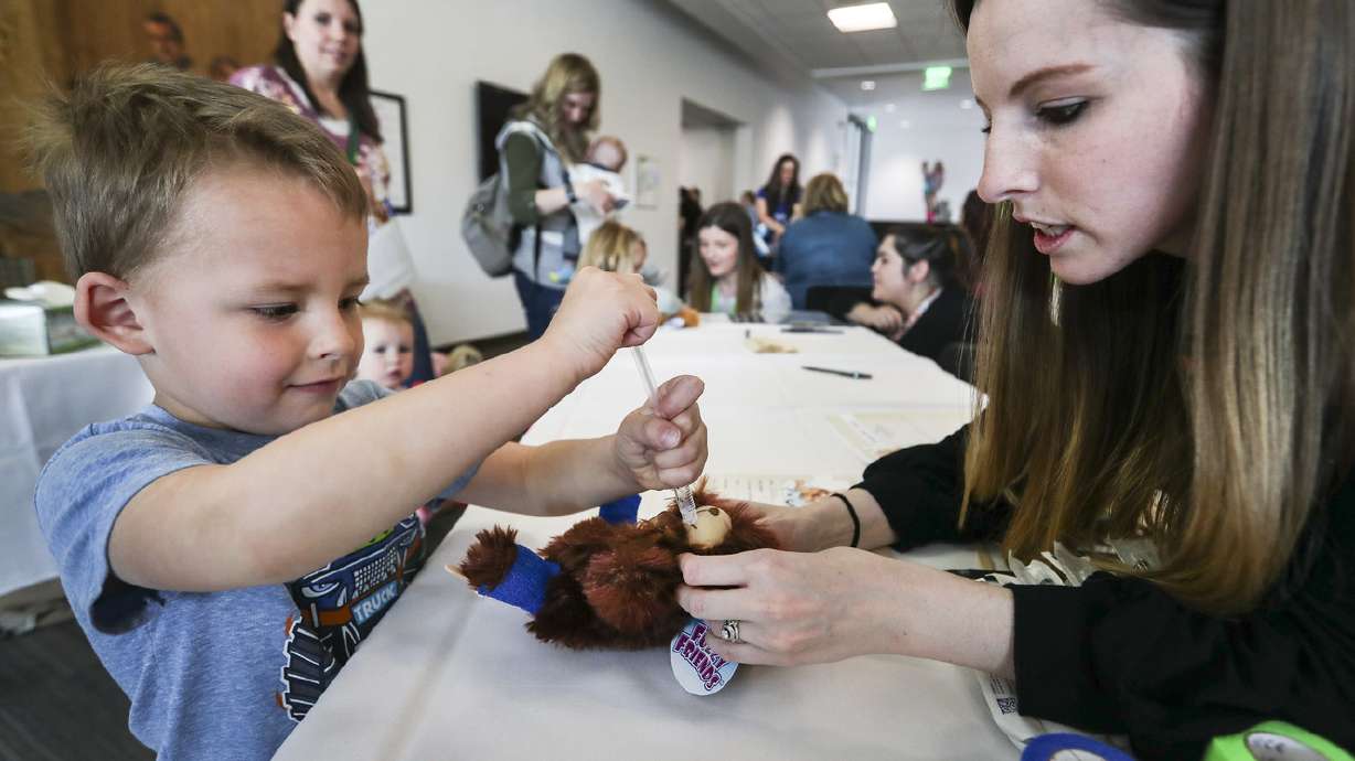Teddy bear clinic eases kids' anxiety about hospital visits