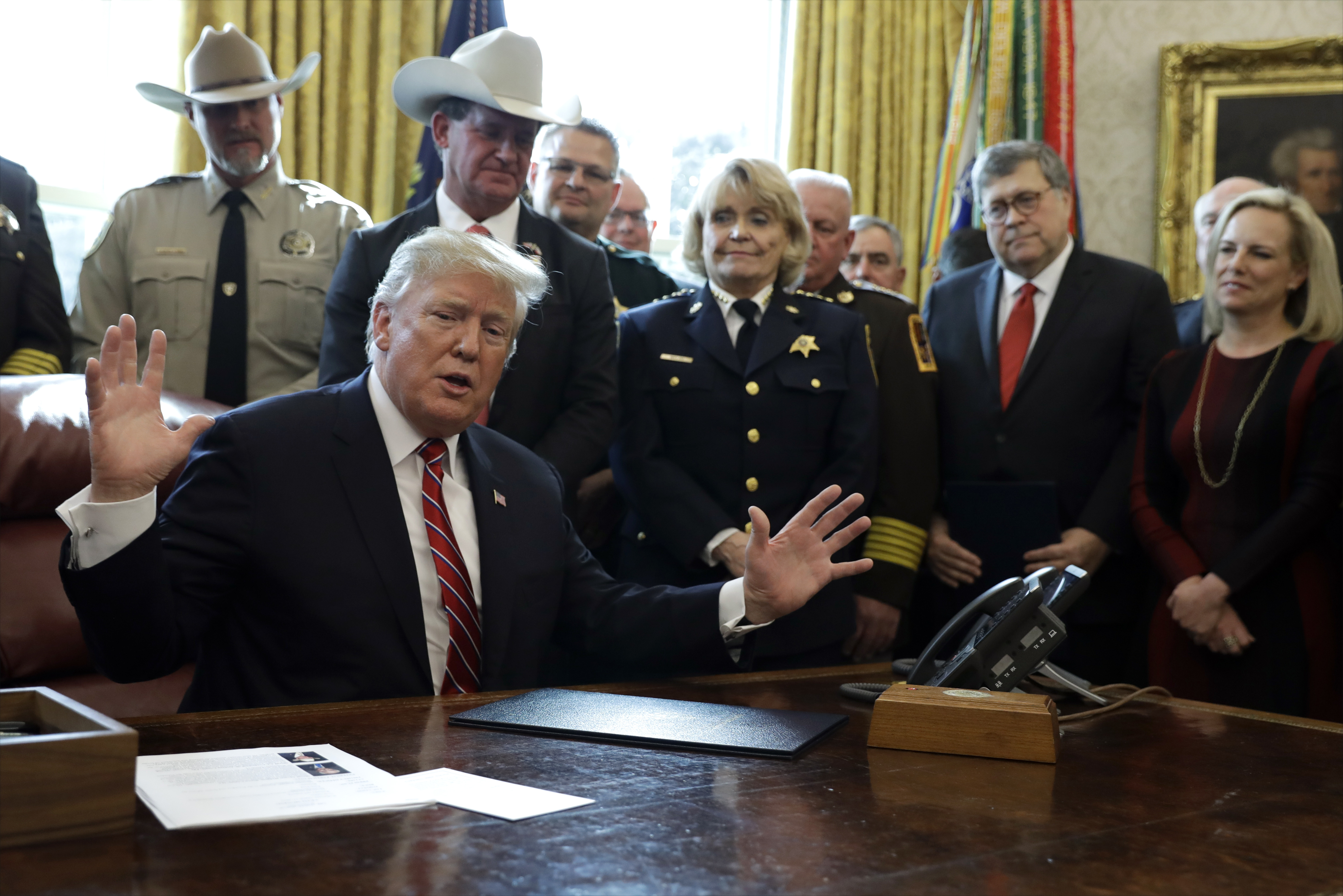 If Trump’s border wall becomes reality, here’s how he could easily get private land for it